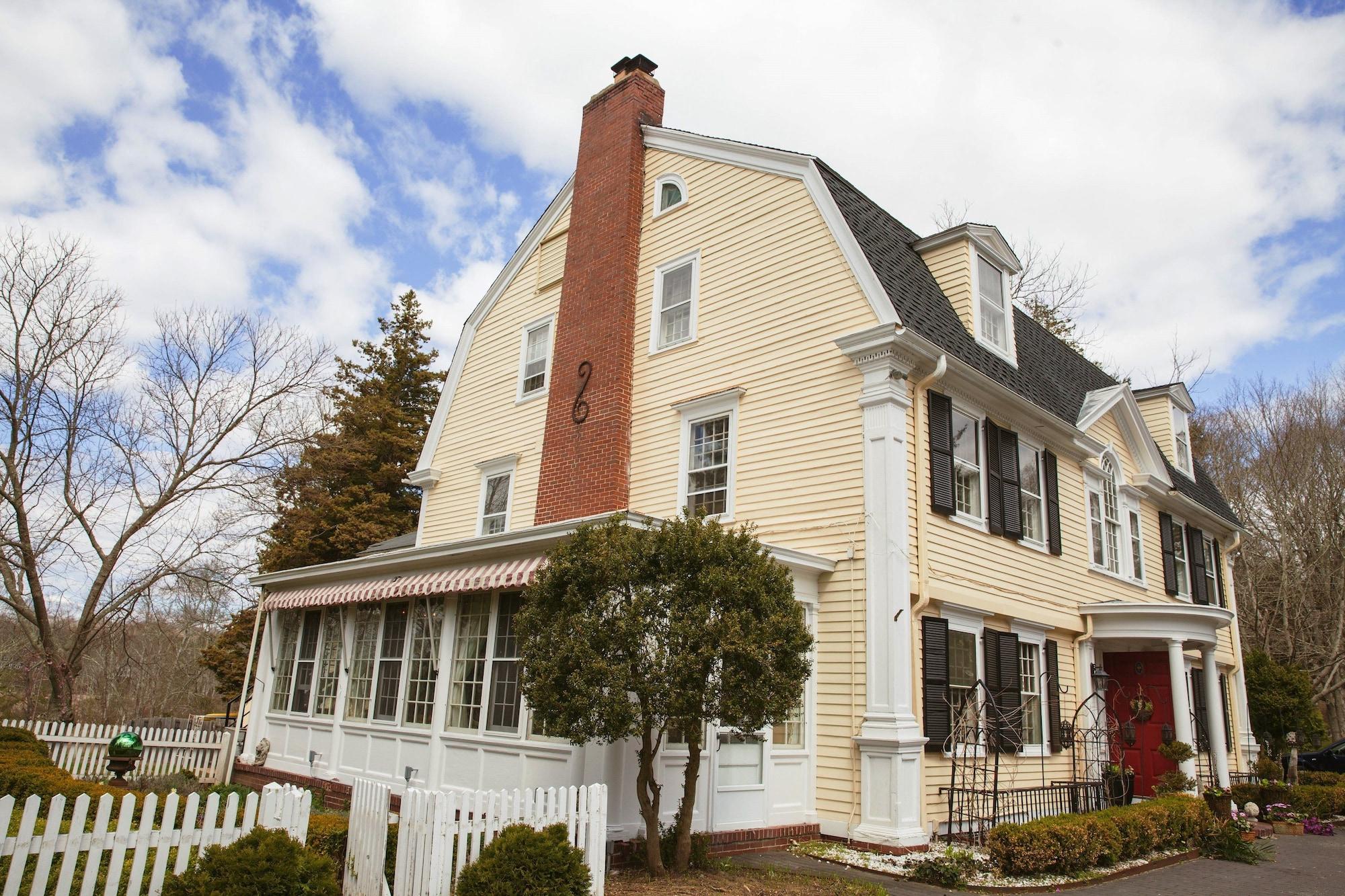 Vista Exterior Bee and Thistle Inn
