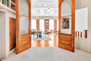 Alquiler Vacacional - Unique 2-bedroom loft with AC, WiFi in historic building in Pilot Point Square