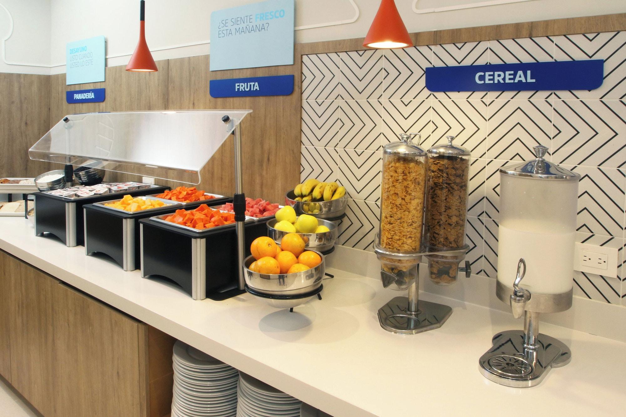 Restaurant Holiday Inn Express Tecnológico Monterrey by IHG