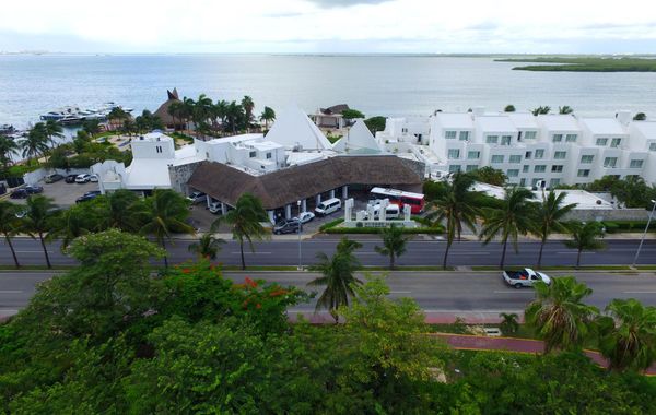 Sunset Marina Resort & Yacht Club - Hoteles cerca de Playa Langosta en Cancún