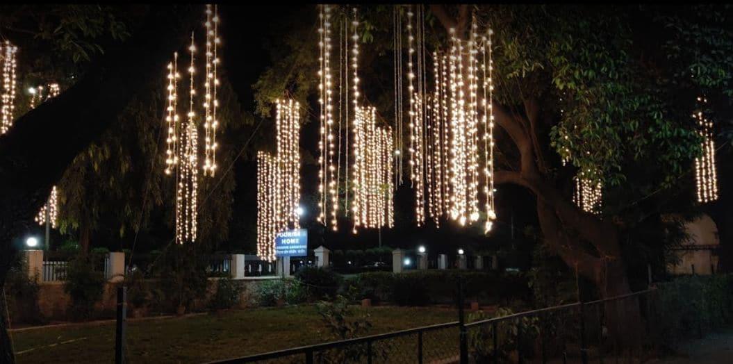 Varios Tourists Home