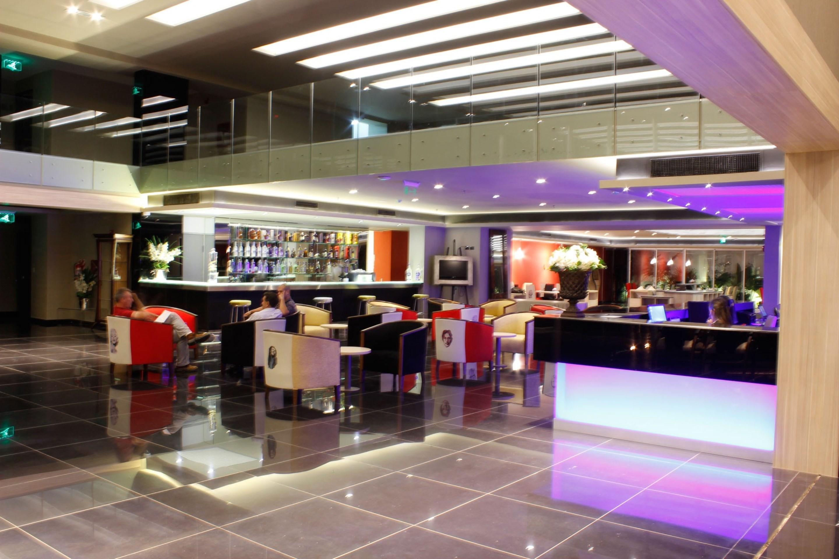 Bar/Salón Savoy