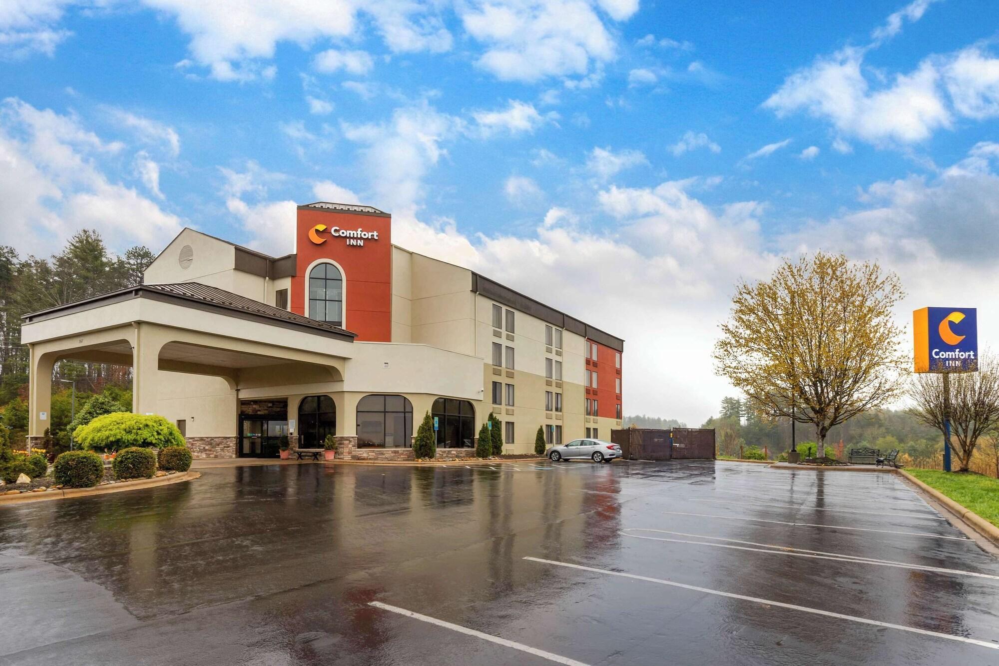 Vista Exterior Comfort Inn North of Asheville
