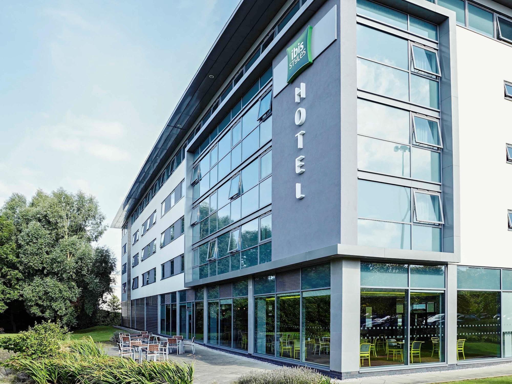 Vista Exterior ibis Styles Crewe