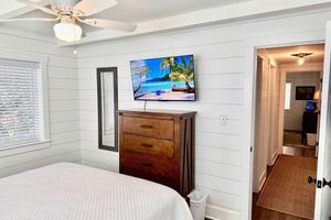 Alquiler Vacacional - Newly Renovated 2 Bedroom Cottage! One block to Beach! Walk to King & Prince!