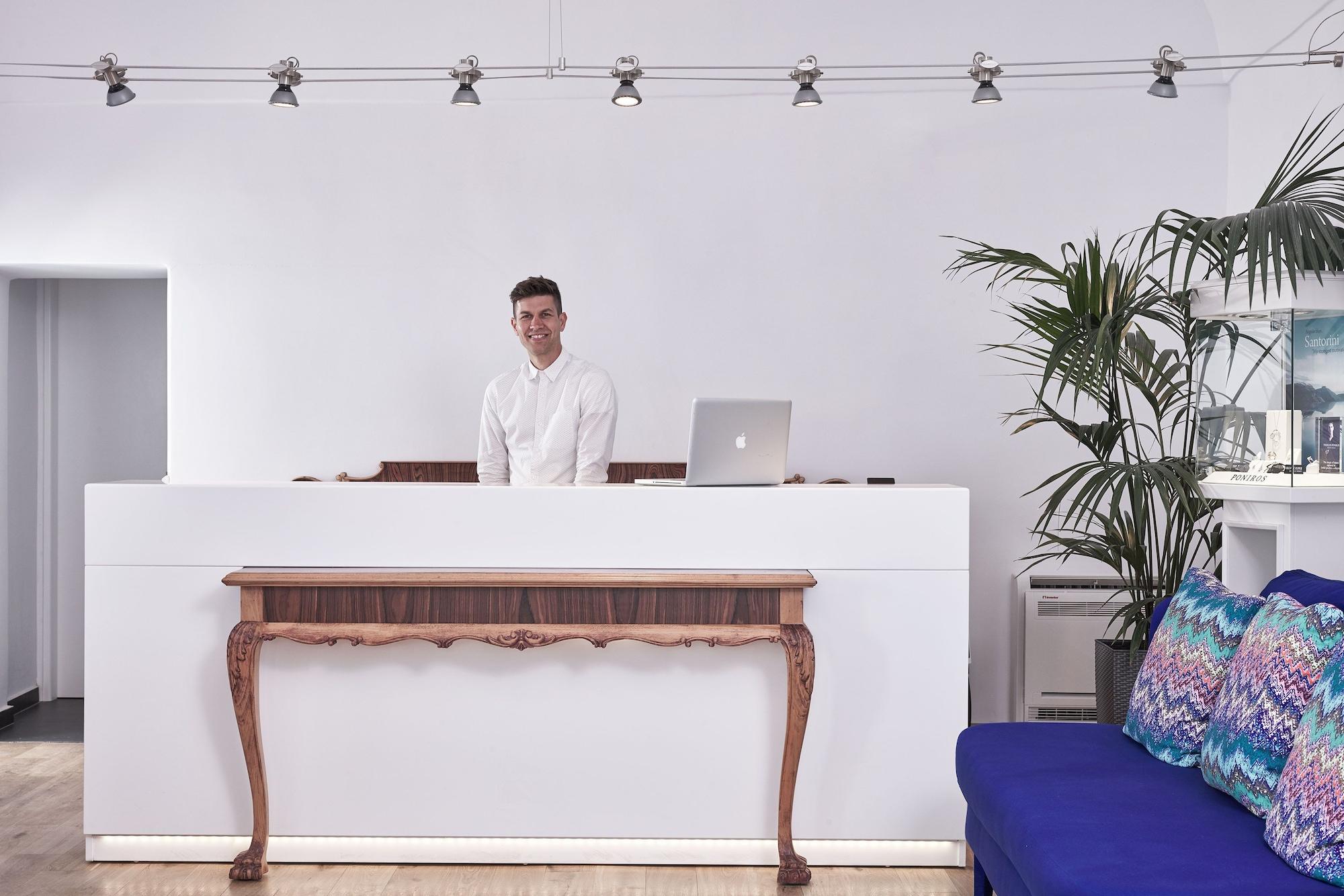 Vista Lobby Katikies Chromata Santorini - The Leading Hotels of the World