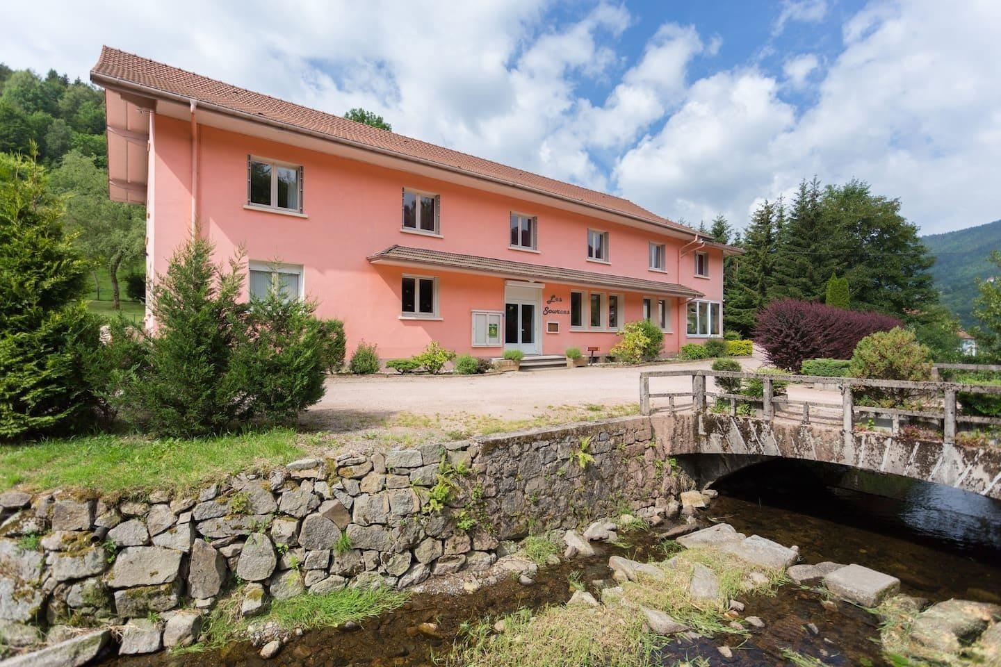 Vista Exterior Les Sources