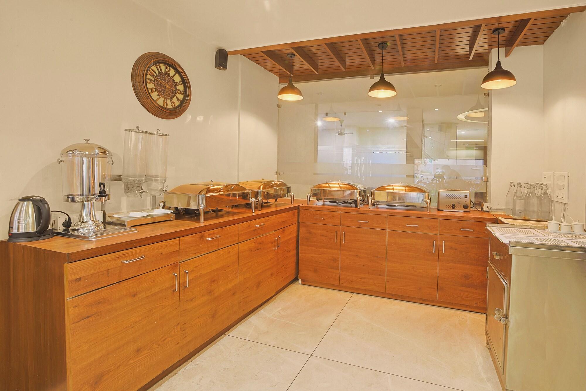 Restaurant Green Hotel - Behind Parmarth Niketan