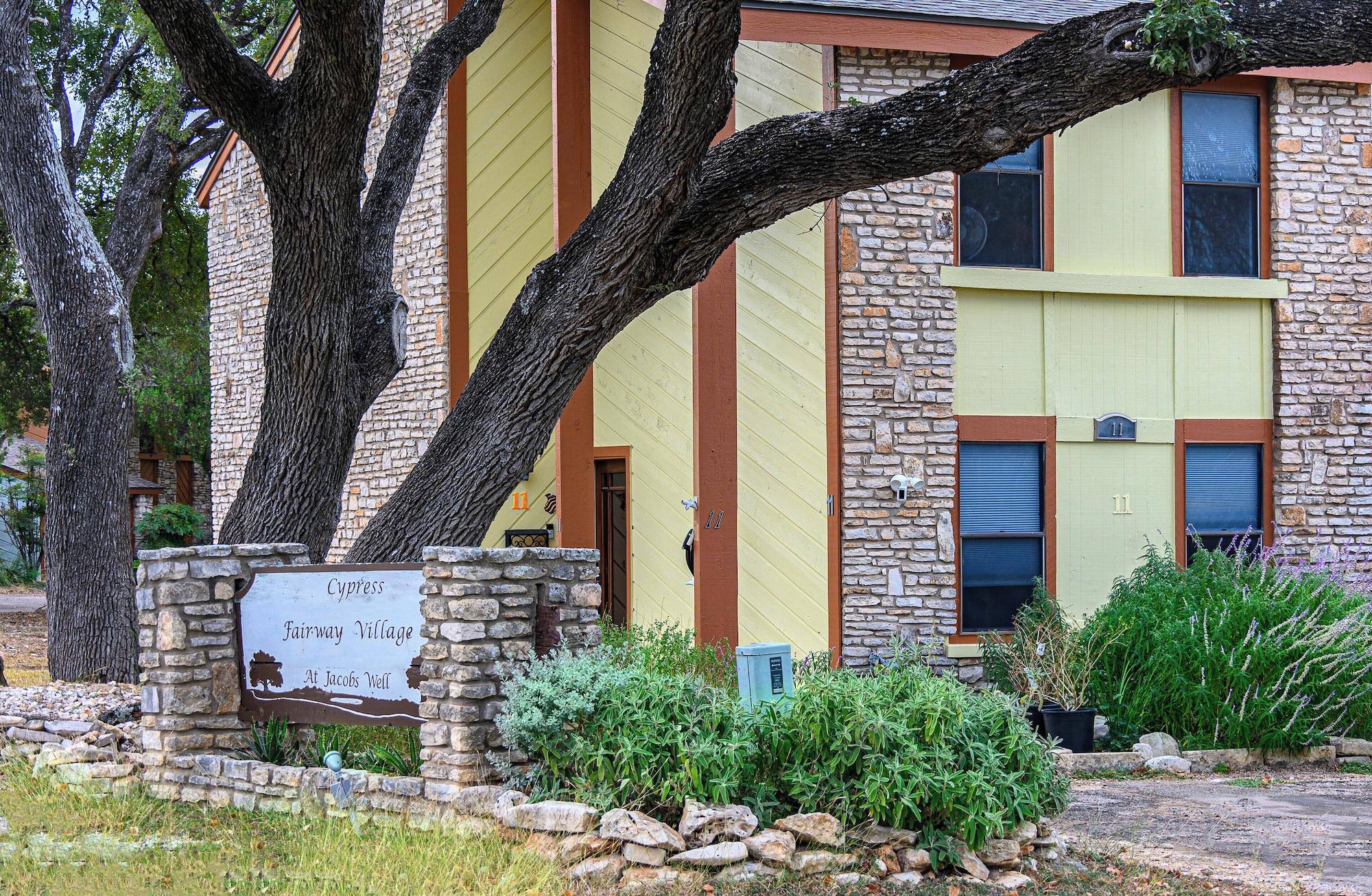Varios Cypress Fairway Village