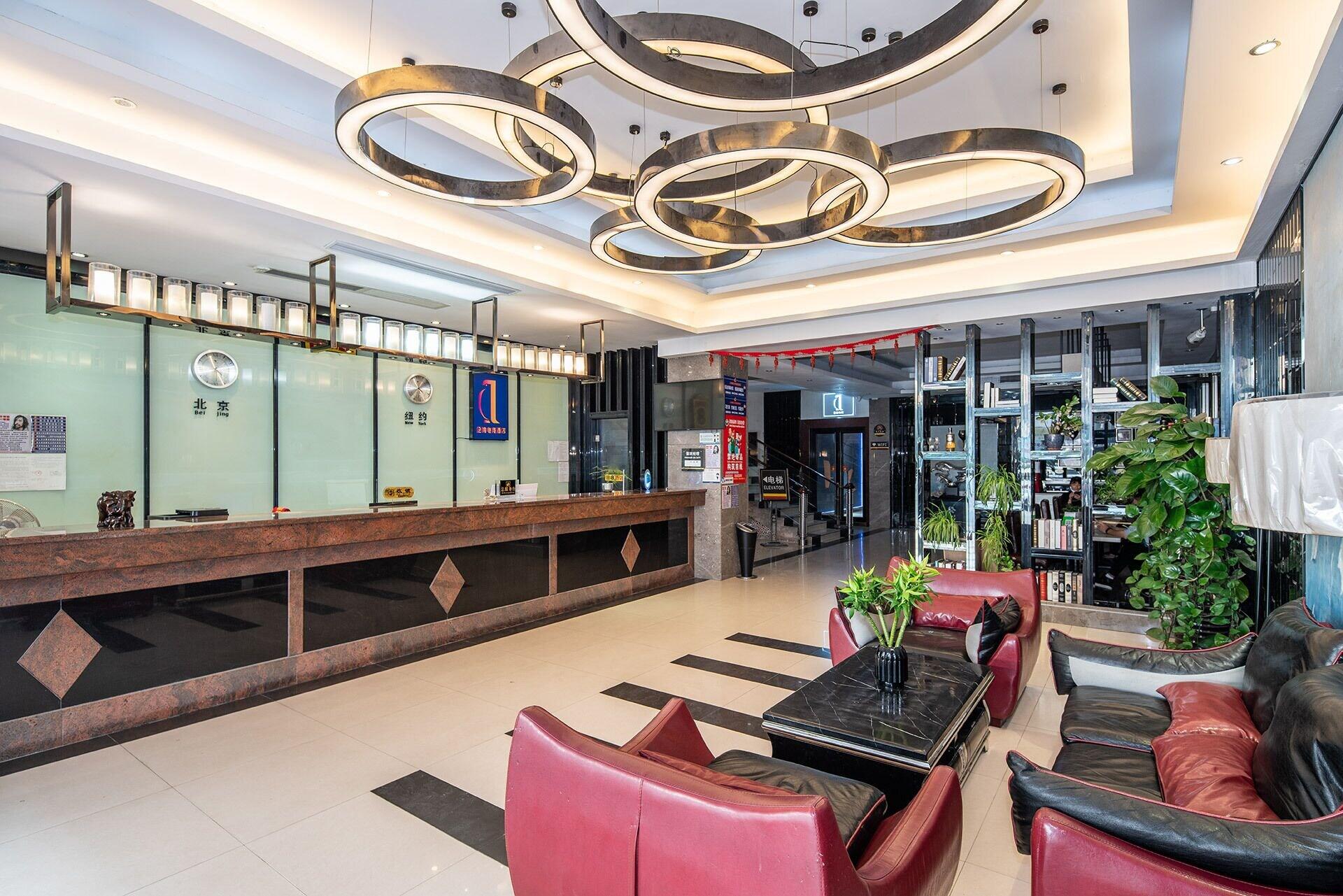 Vista Lobby Penguin Airport hotel&free shuttle bus
