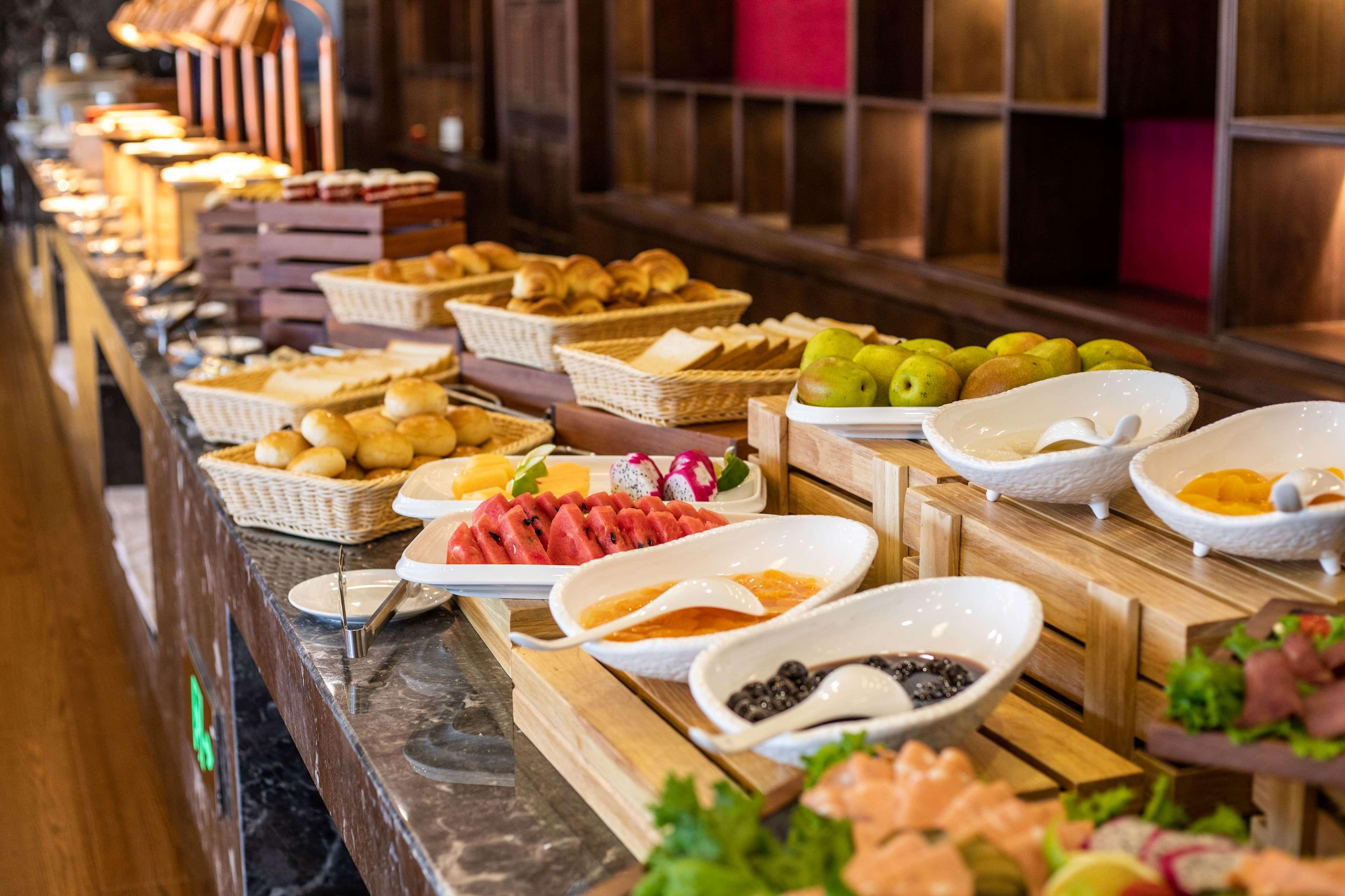 Restaurant Ramada by Wyndham Diqing