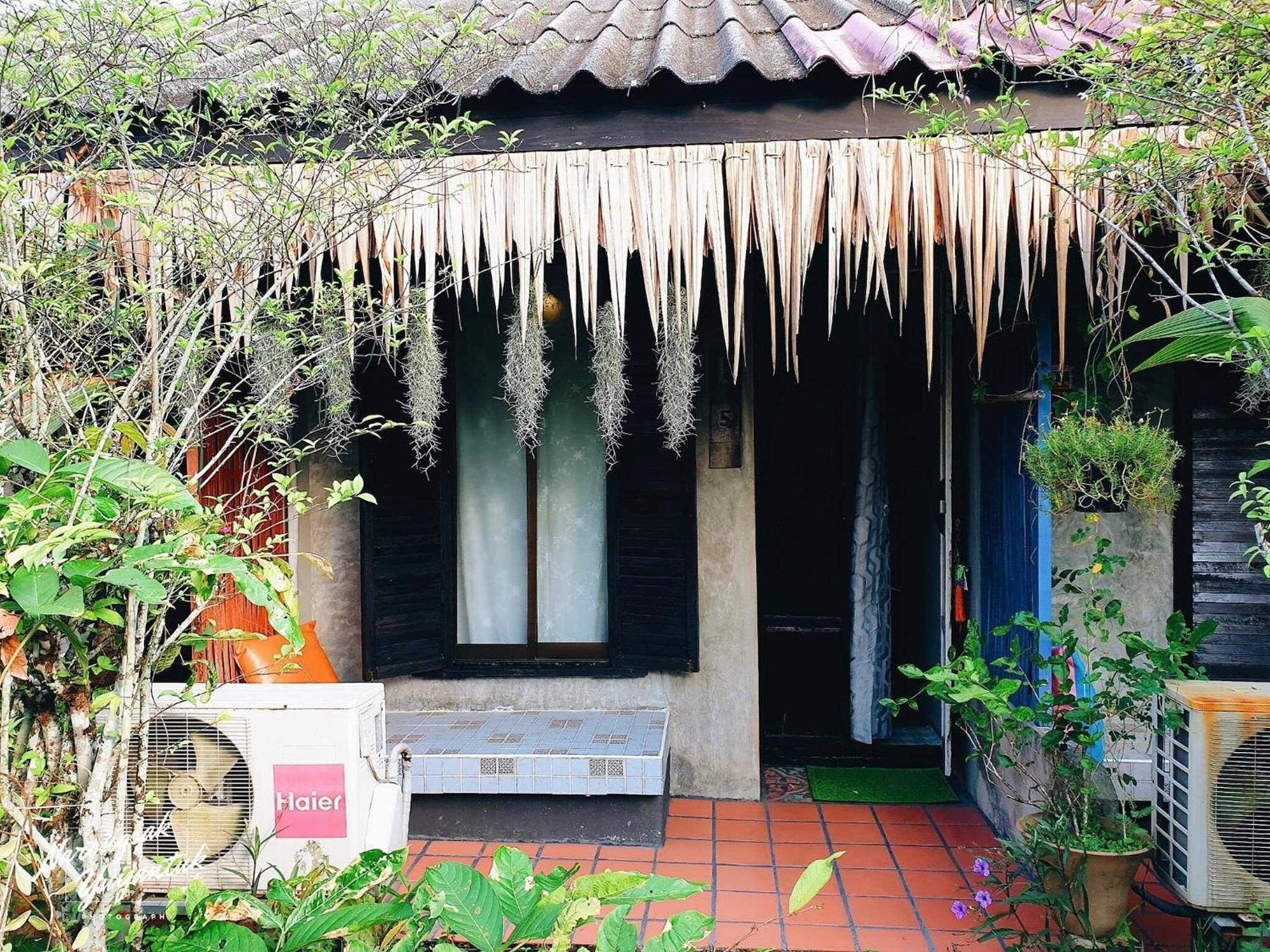 Vista Exterior Artist Place Trat