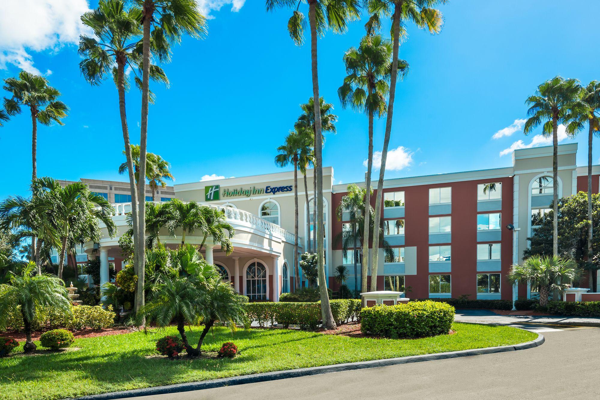 Vista Exterior Holiday Inn Express Miami Doral