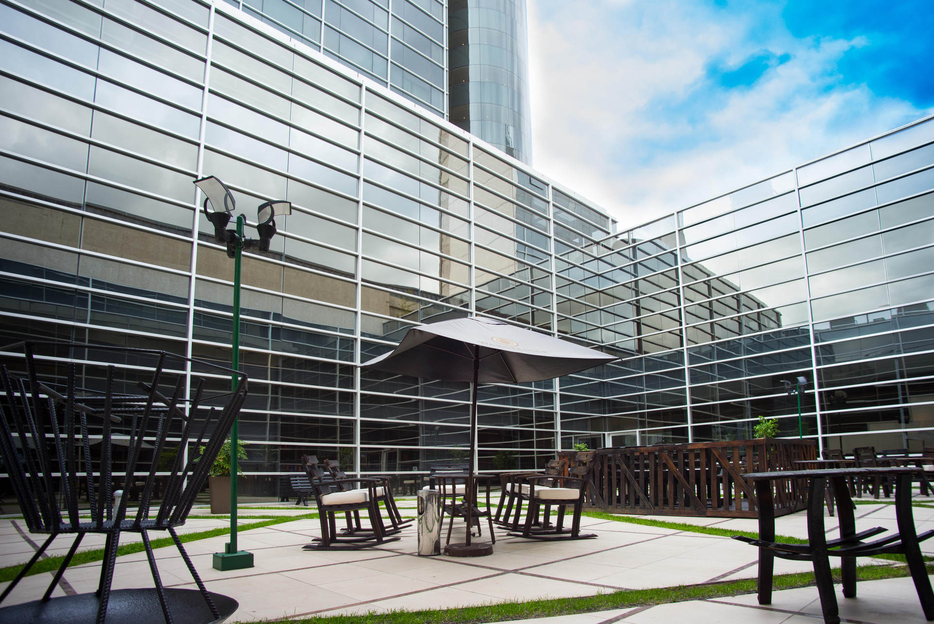 Vista Exterior Hilton Mendoza