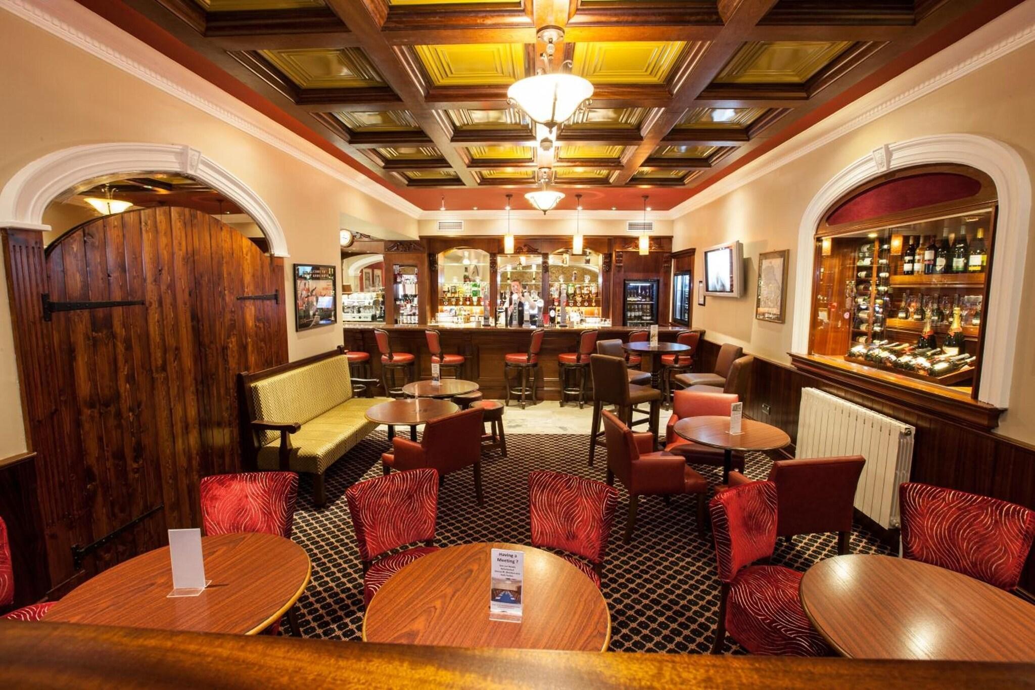 Bar/Salón Adair Arms Hotel