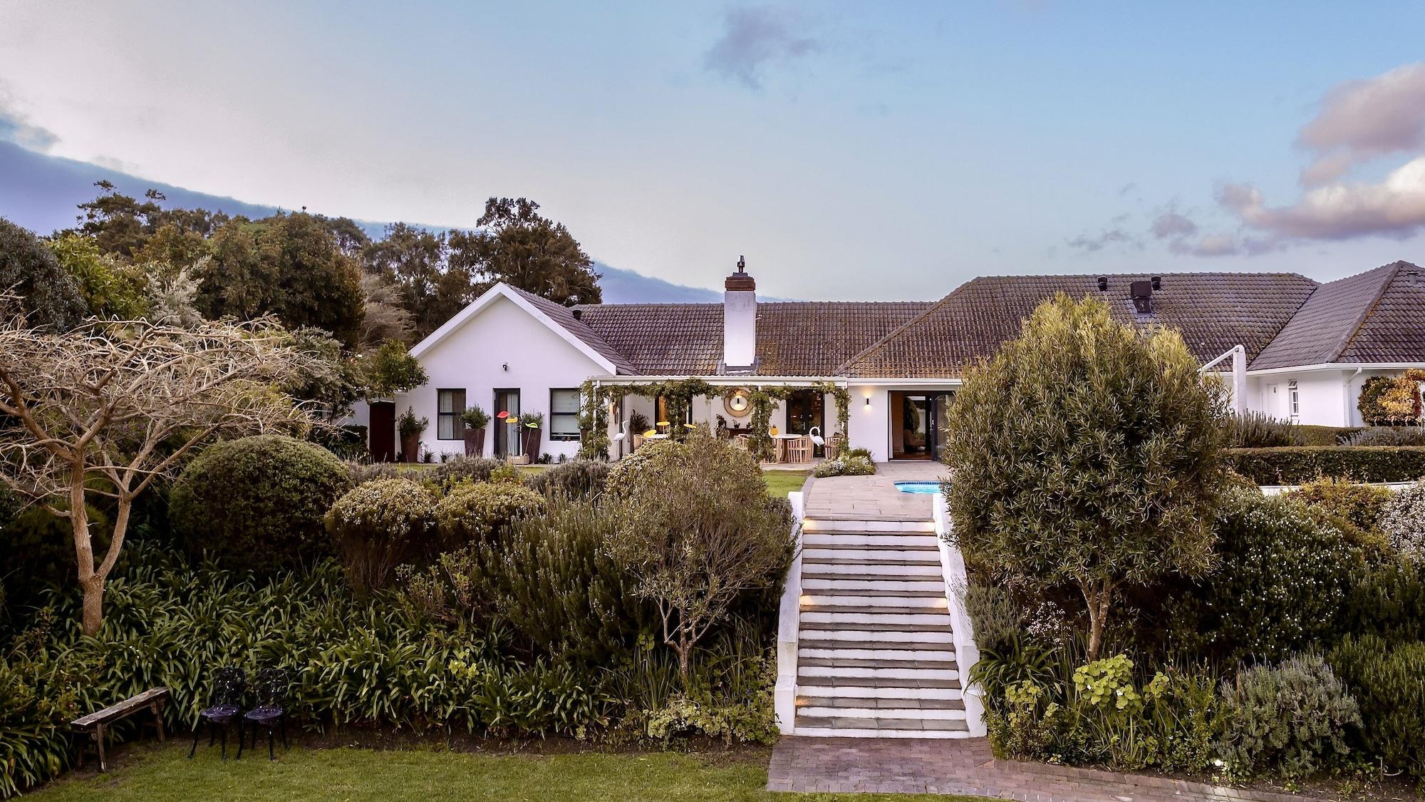 Varios Dongola House