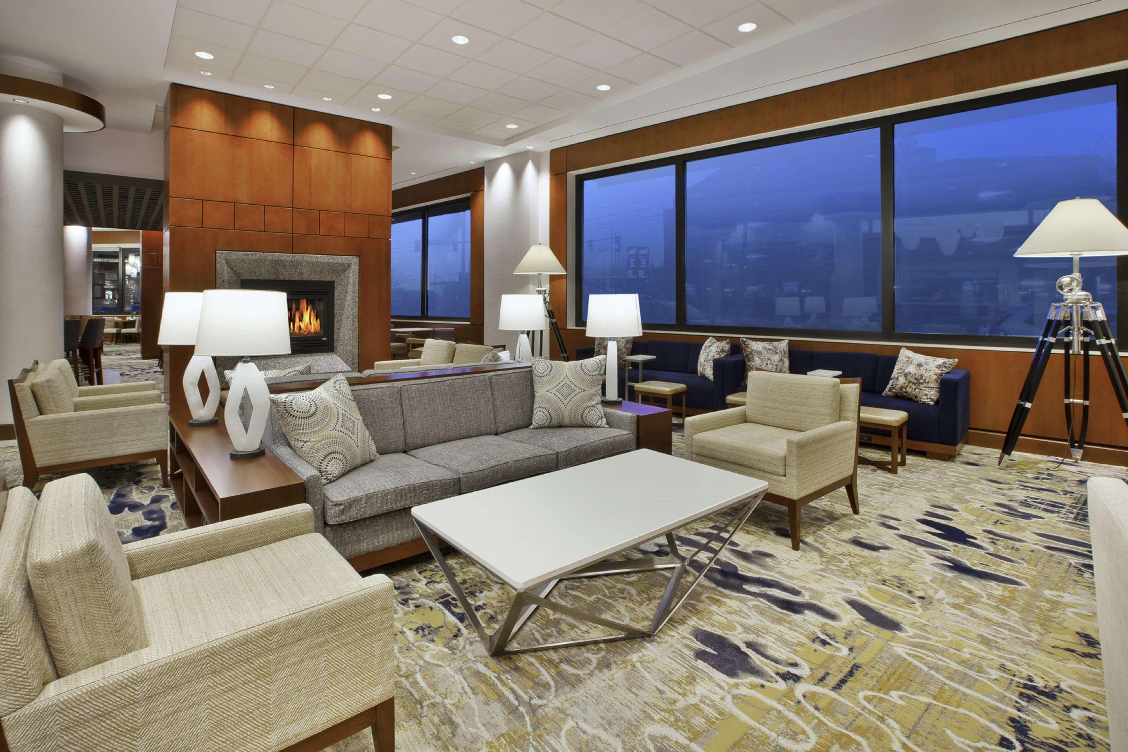 Vista Lobby Hilton Garden Inn Portland Downtown Waterfront