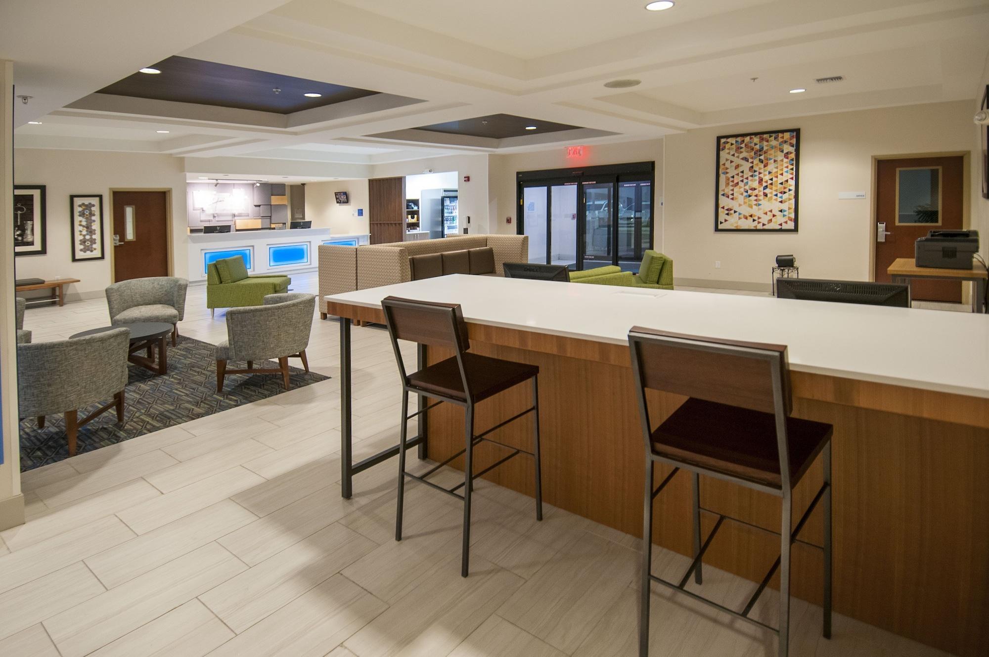 Vista Lobby Holiday Inn Express & Suites Ocean Springs by IHG