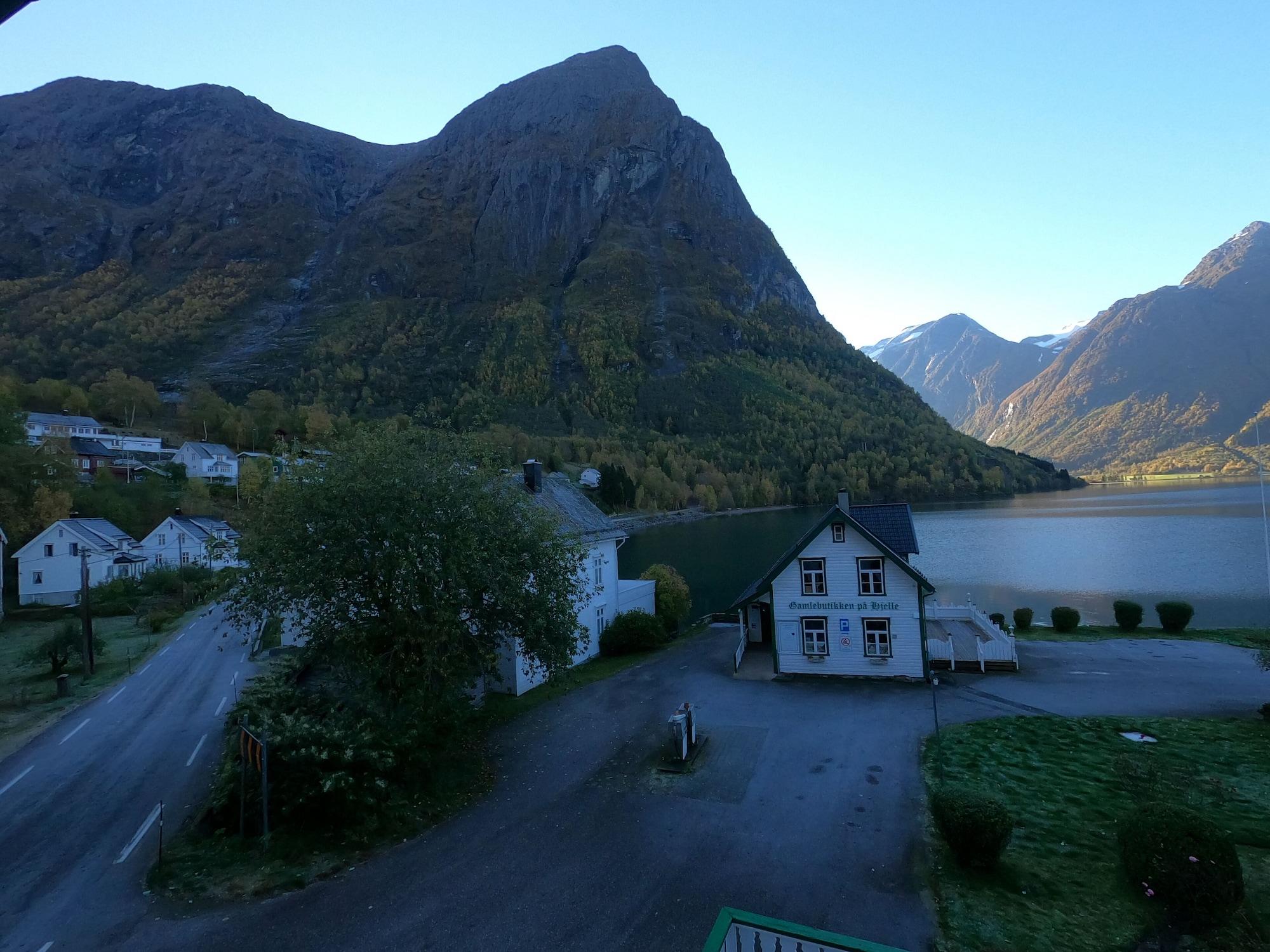 Varios Hjelle Hotel