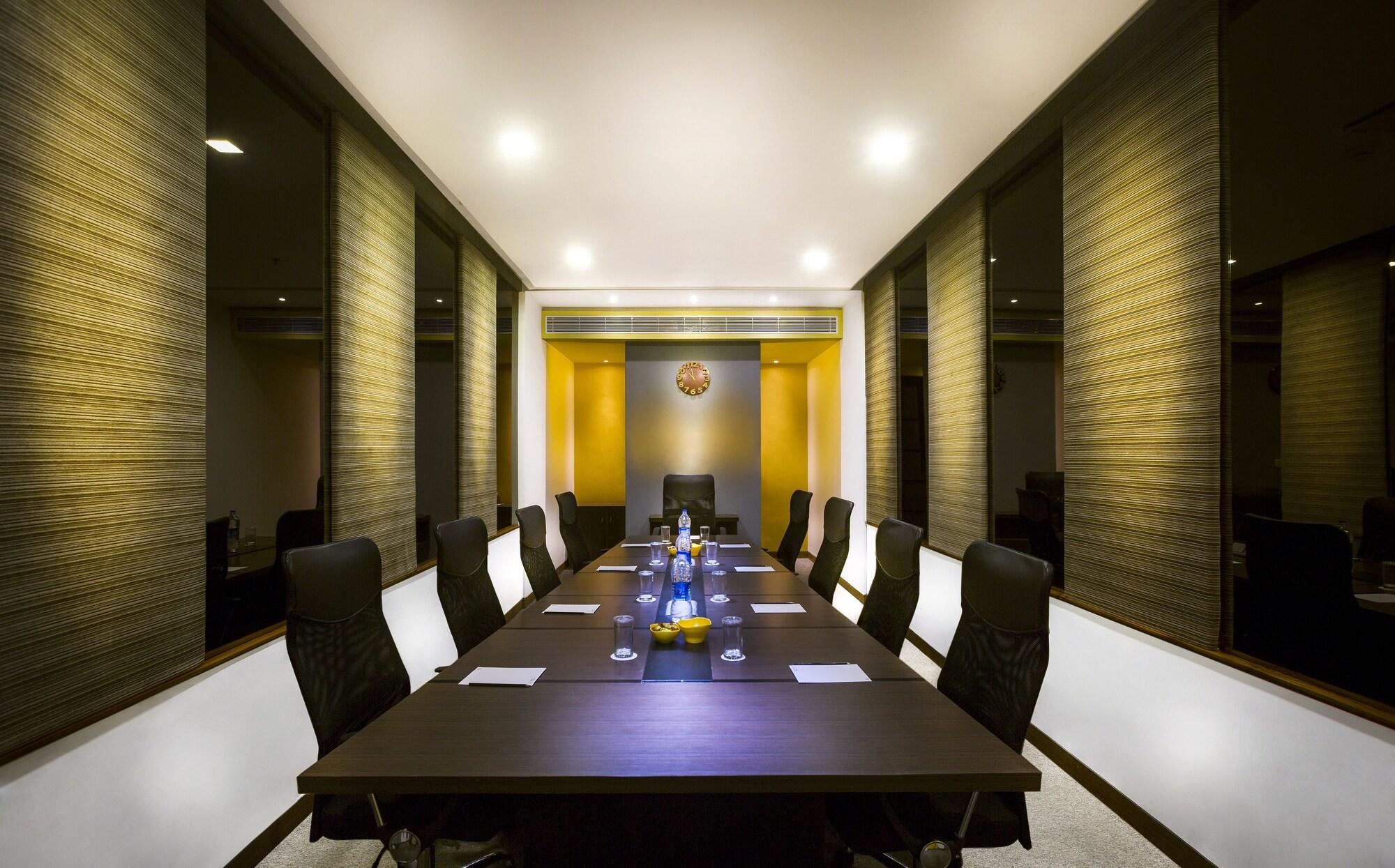 Sala de Reuniones Regency Sameera Vellore by GRT Hotels