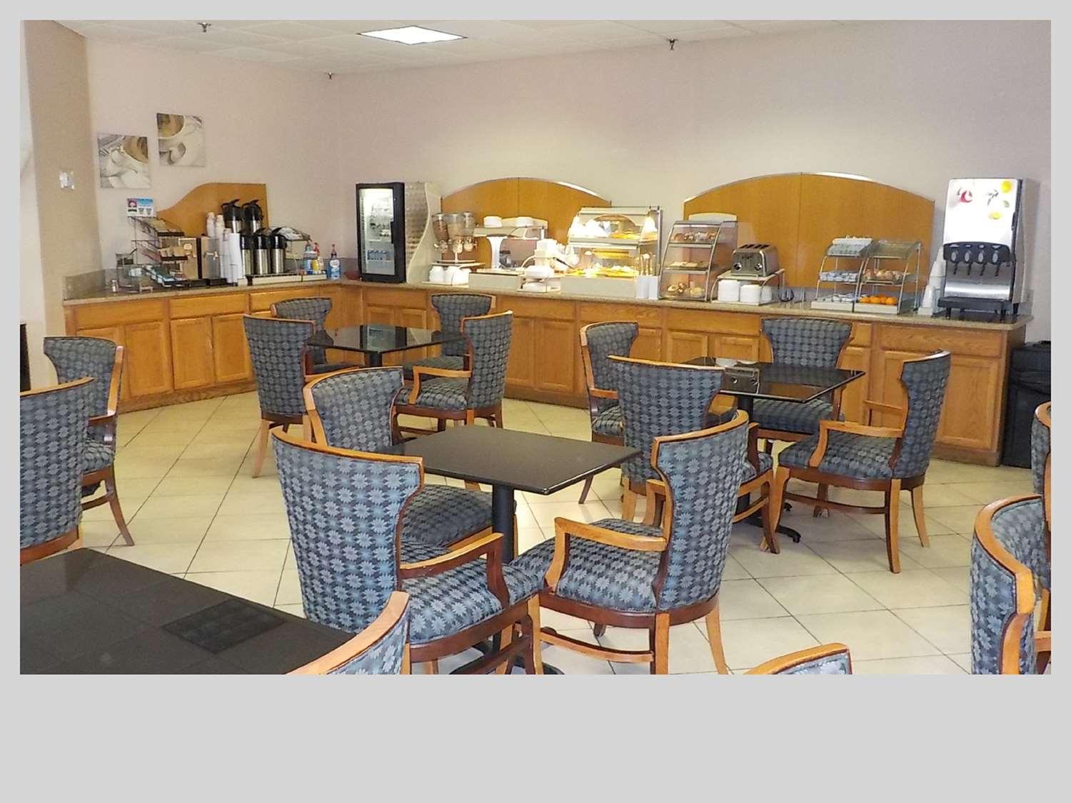 Restaurant Clarion Pointe Jacksonville near Camp Lejeune