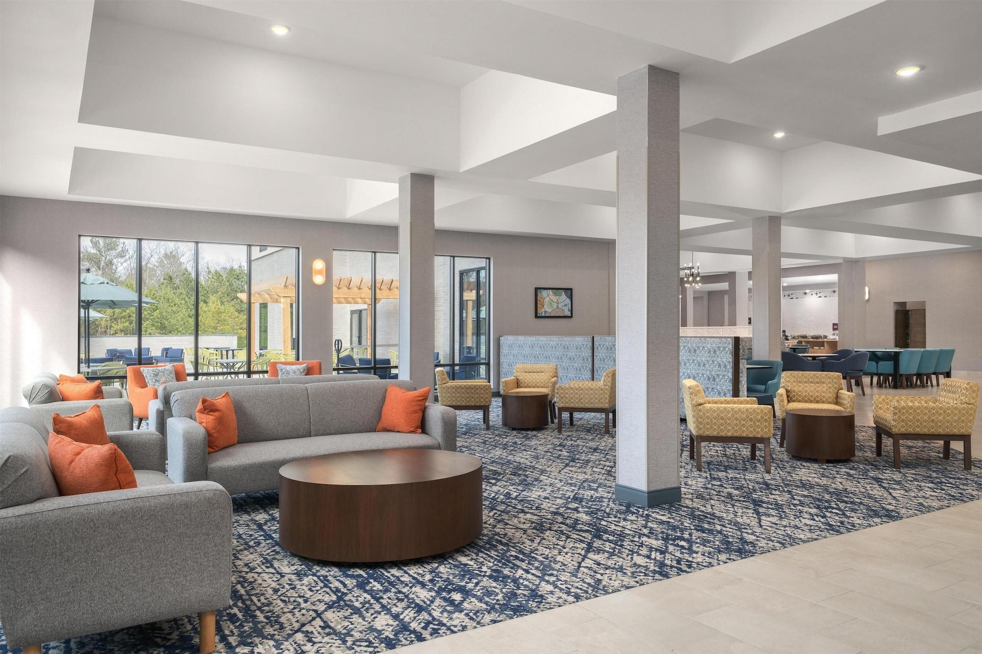 Vista Lobby Home2 Suites by Hilton Richmond Chester