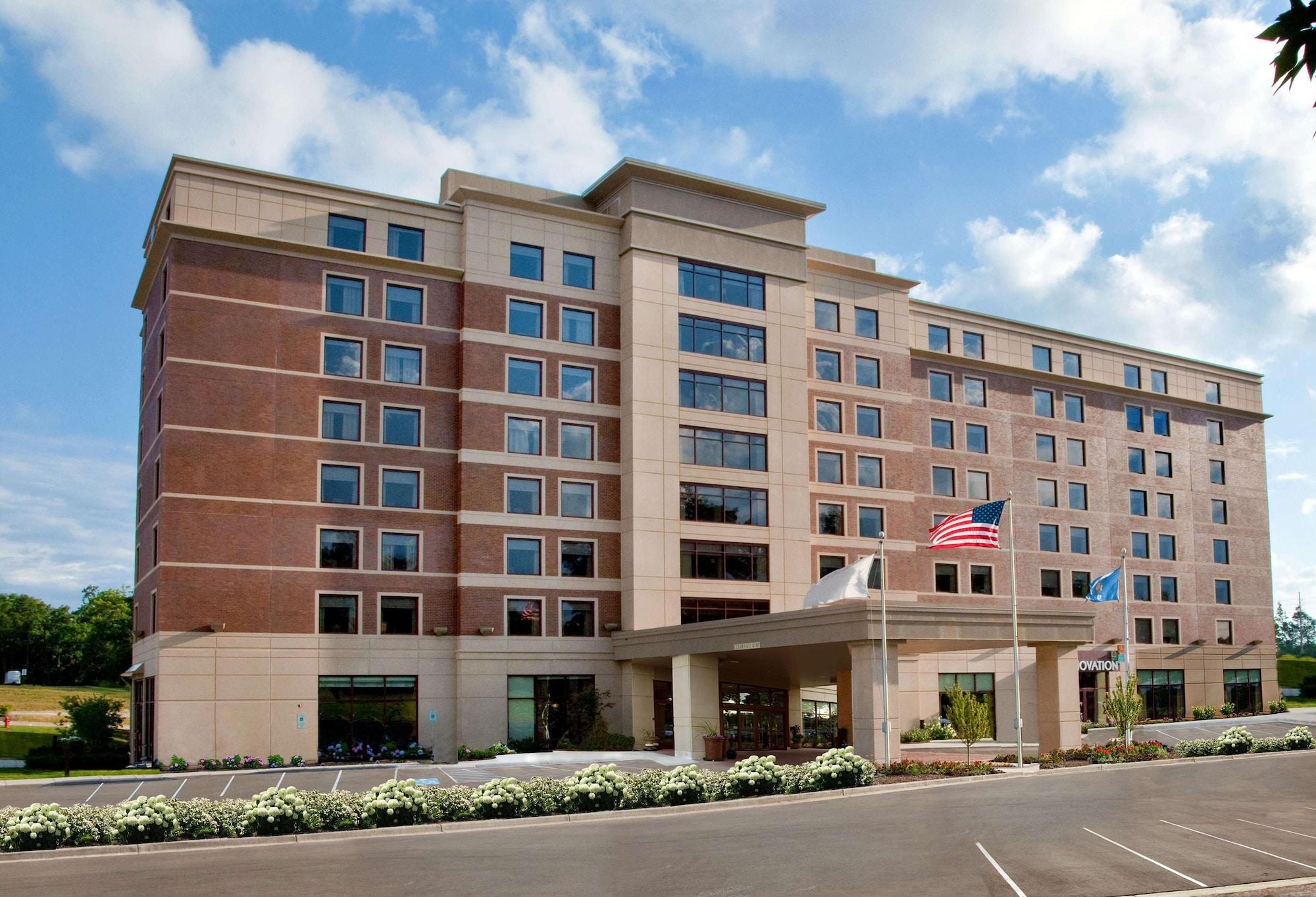 Vista Exterior Sonesta Milwaukee West Wauwatosa