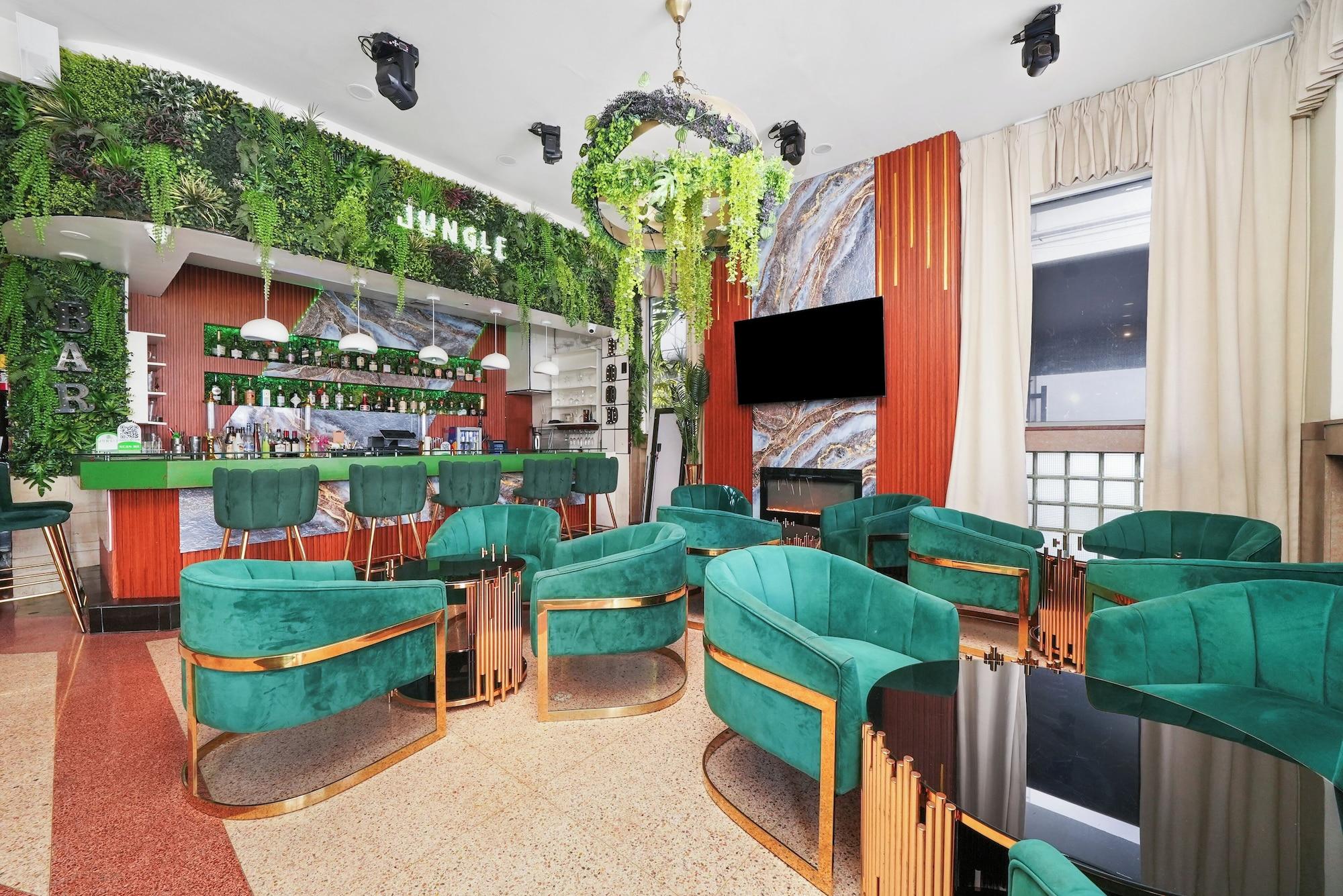 Varios Chesterfield Hotel & Suites