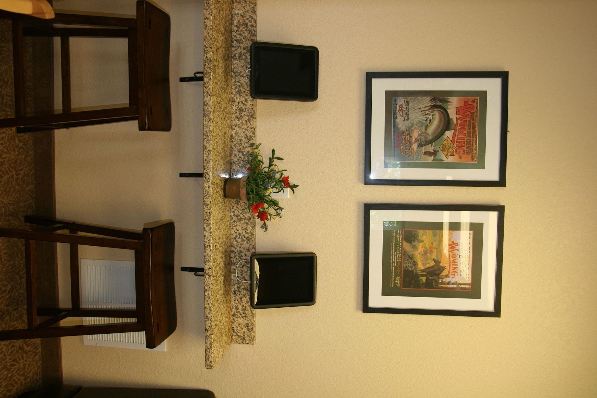 Vista Lobby Buffalo Inn