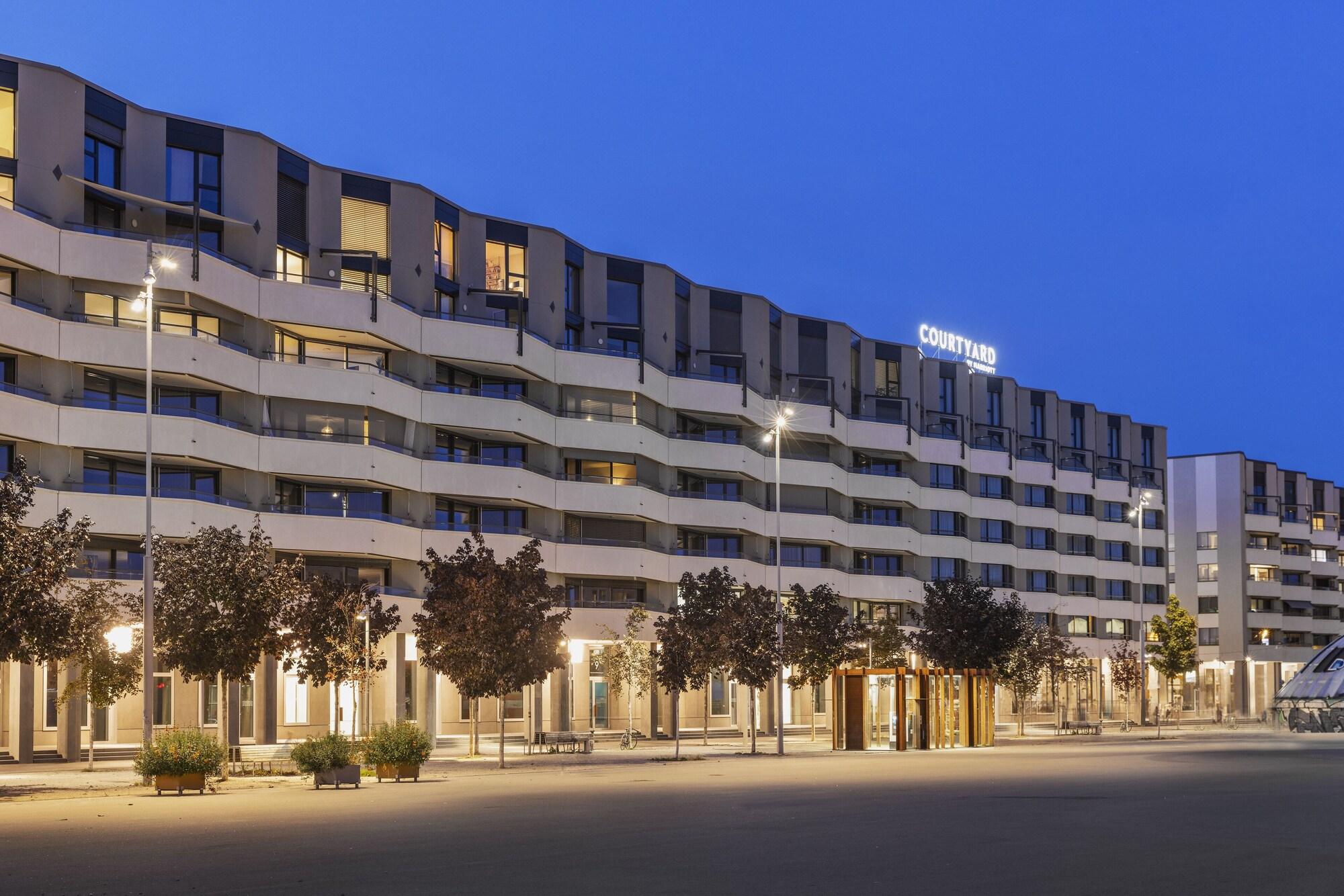 Vista Exterior Courtyard By Marriott Biel/Bienne