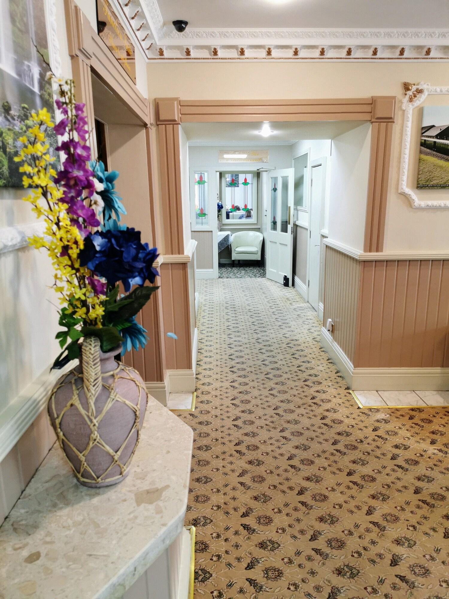 Vista Lobby Castle Hotel