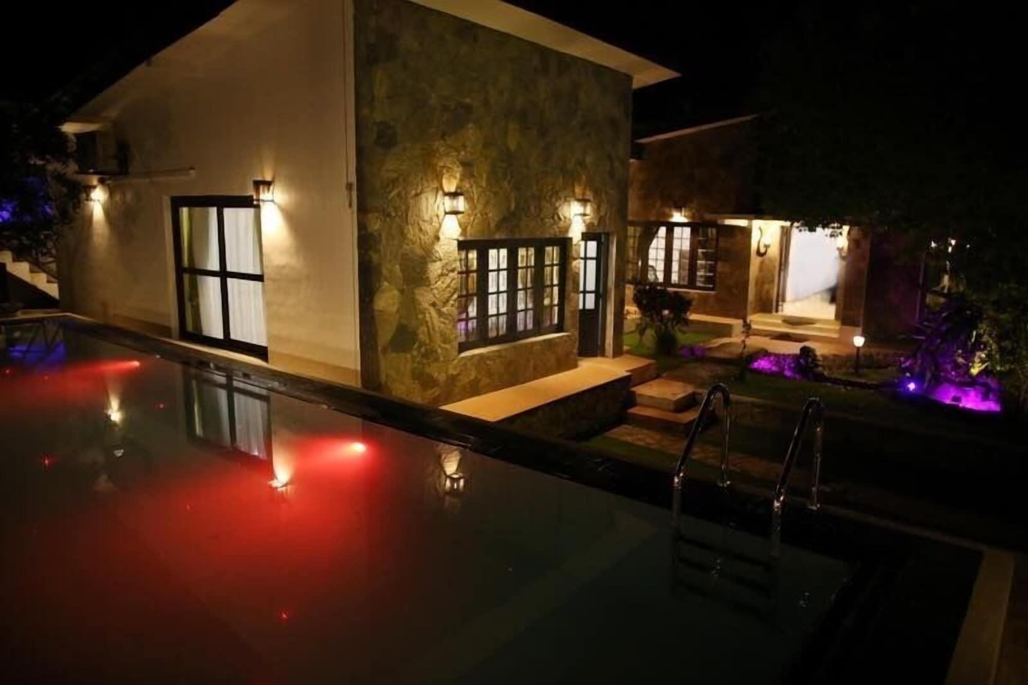 Vista Exterior Villa Pinnawala