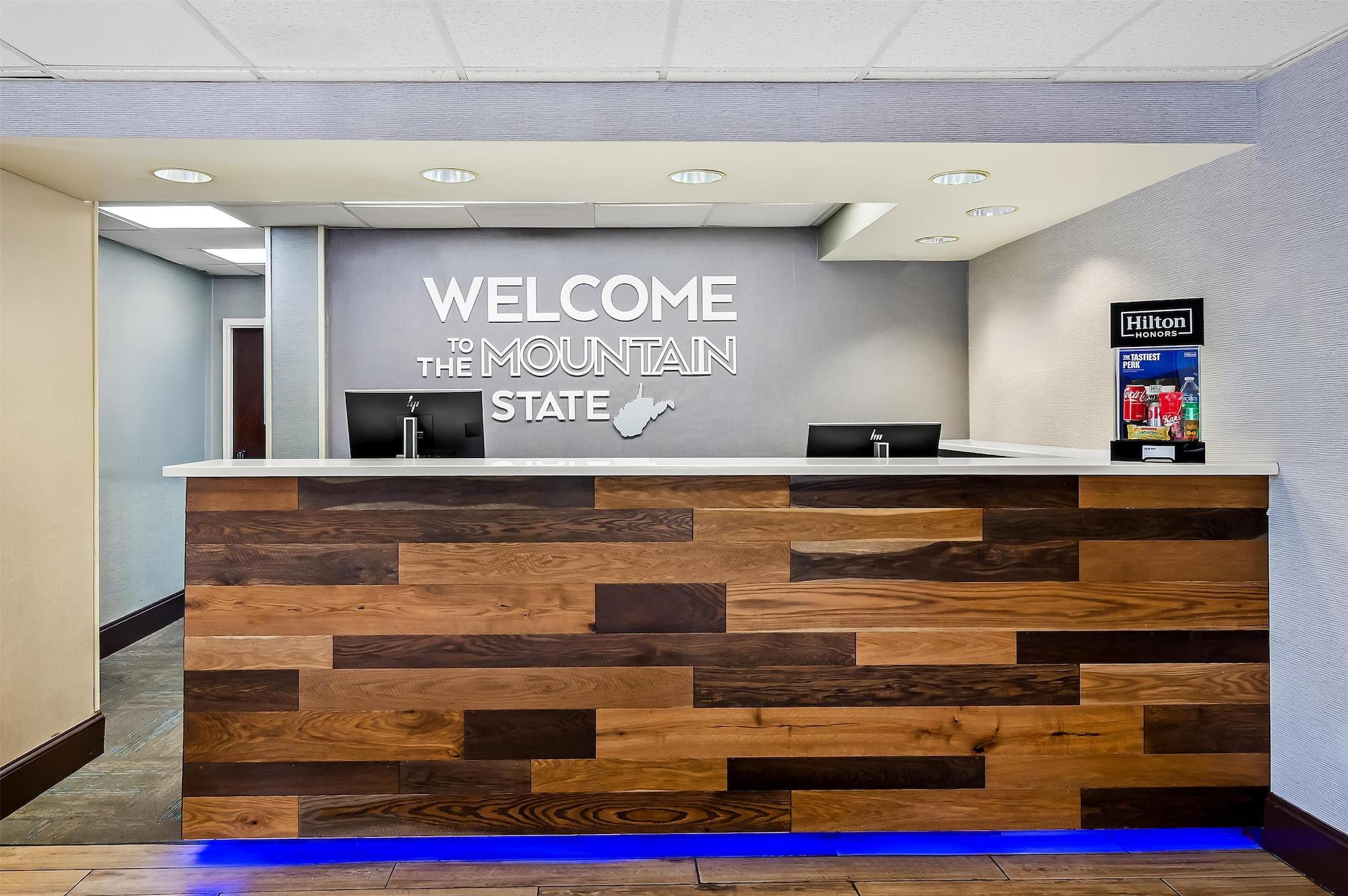 Vista Lobby Hampton Inn Princeton
