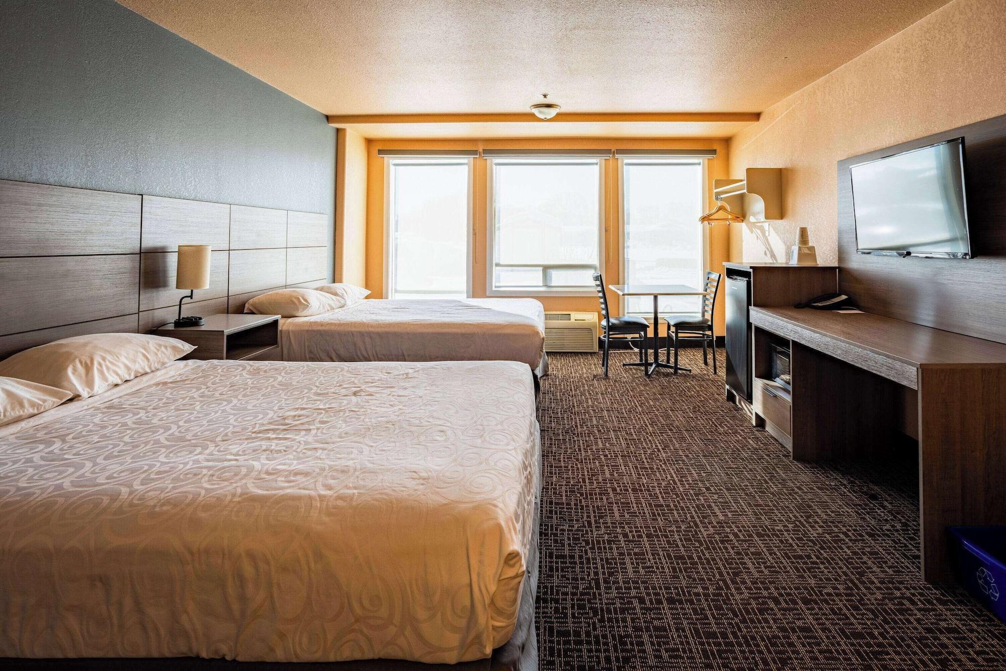 Varios Ramada by Wyndham Cranbrook