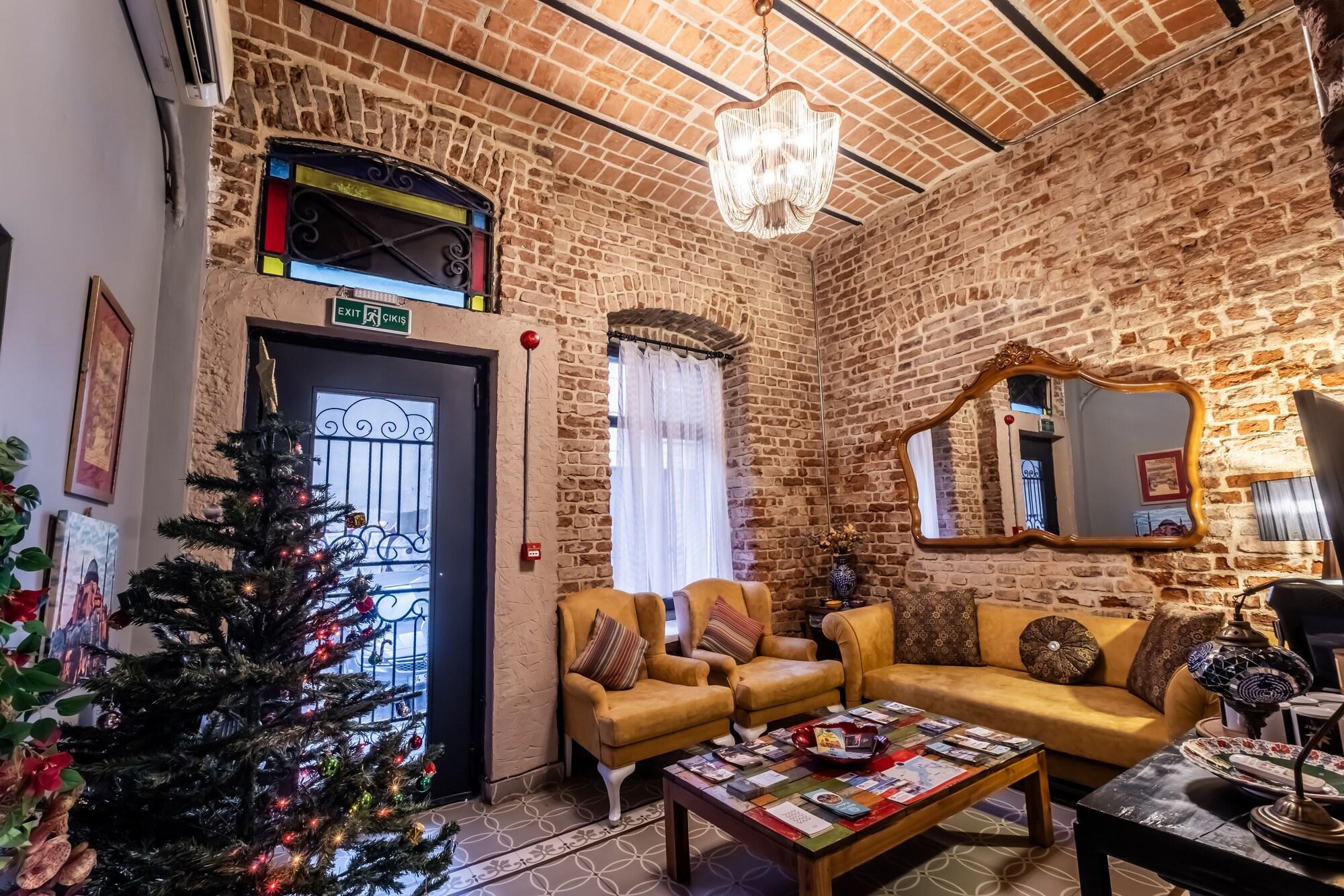 Vista Lobby Selvese Suites – Serviced Living in Galata