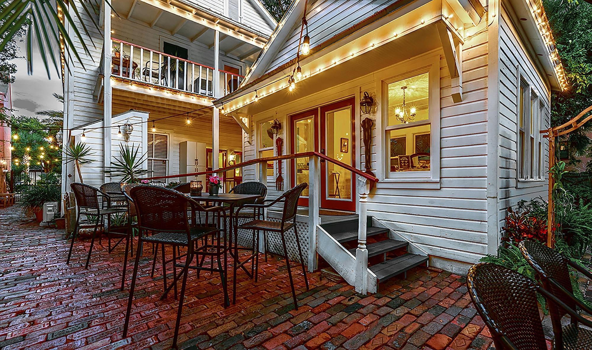 Vista Exterior 44 Spanish Street Inn - Adults Only