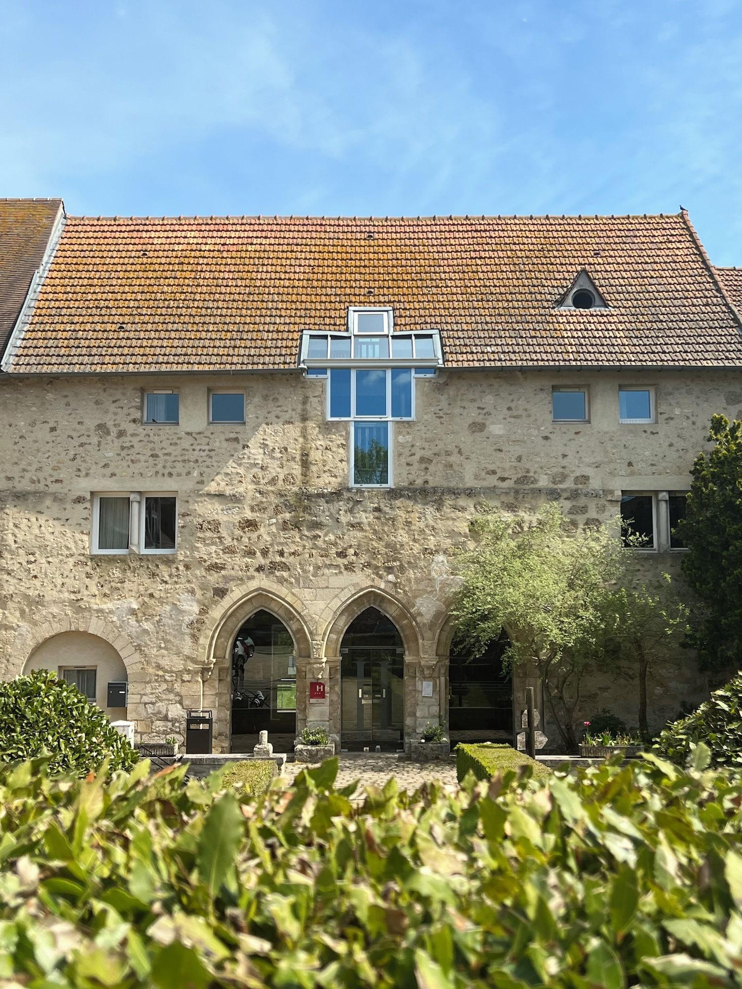 Varios Hôtel Abbaye du Golf de Lésigny