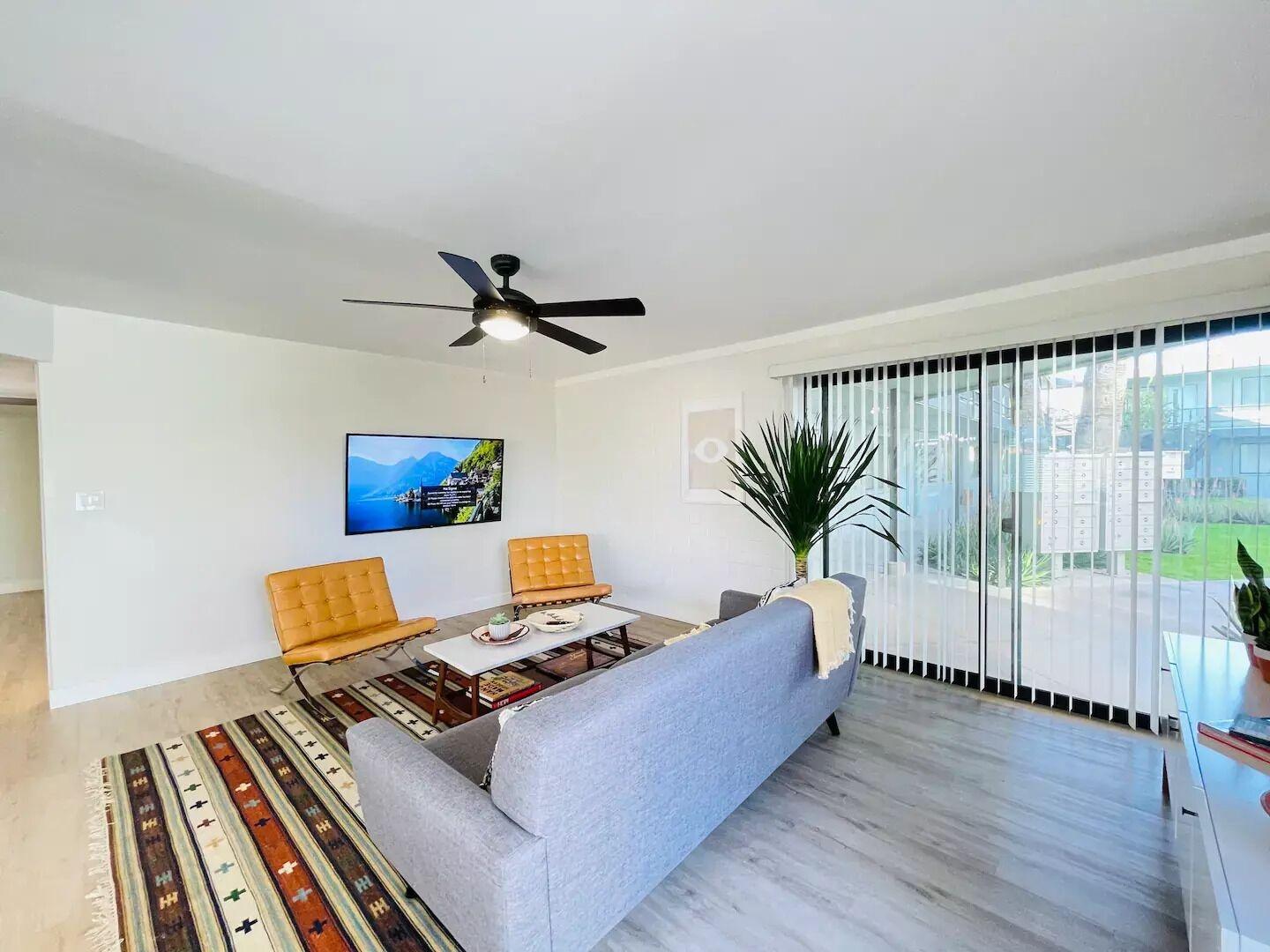Comodidades del Alojamiento Walkable OTS Mid Century Condo-Pool