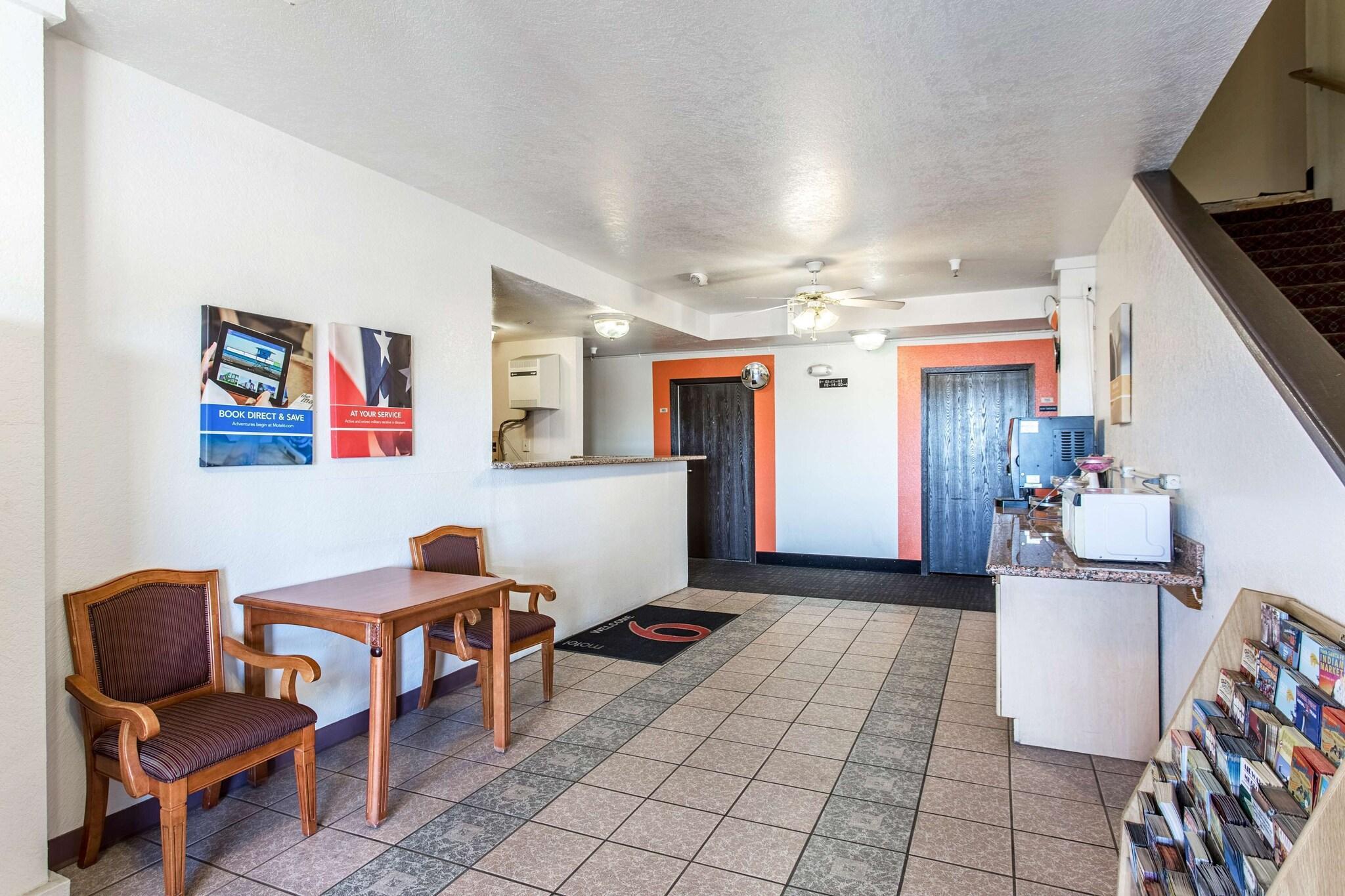 Vista Lobby Motel 6 Moriarty, NM