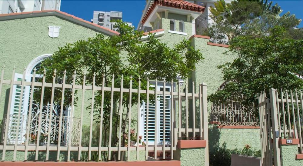 Varios Casa Isabel Bed & Breakfast