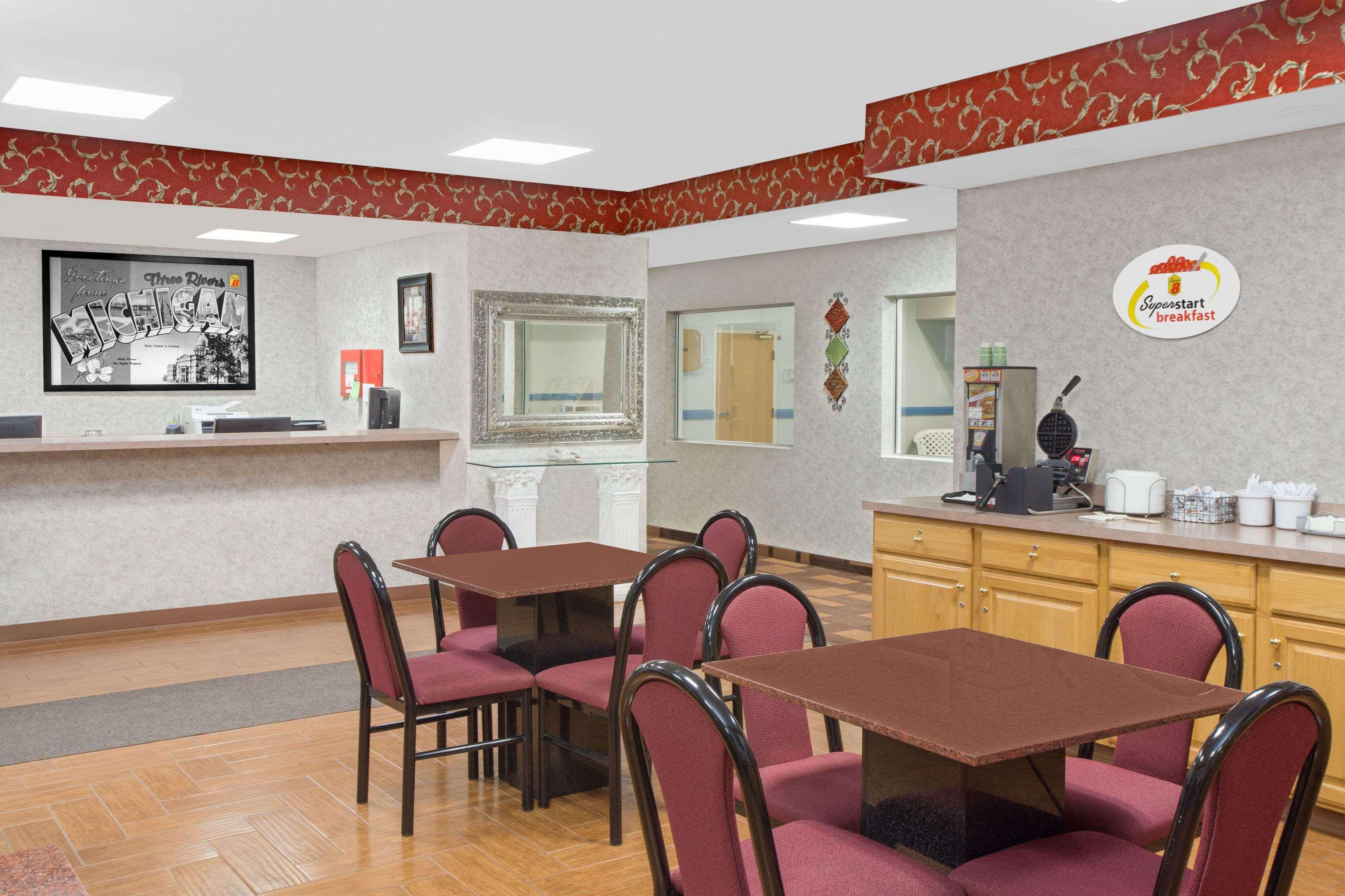 Vista Lobby Super 8 by Wyndham Three Rivers