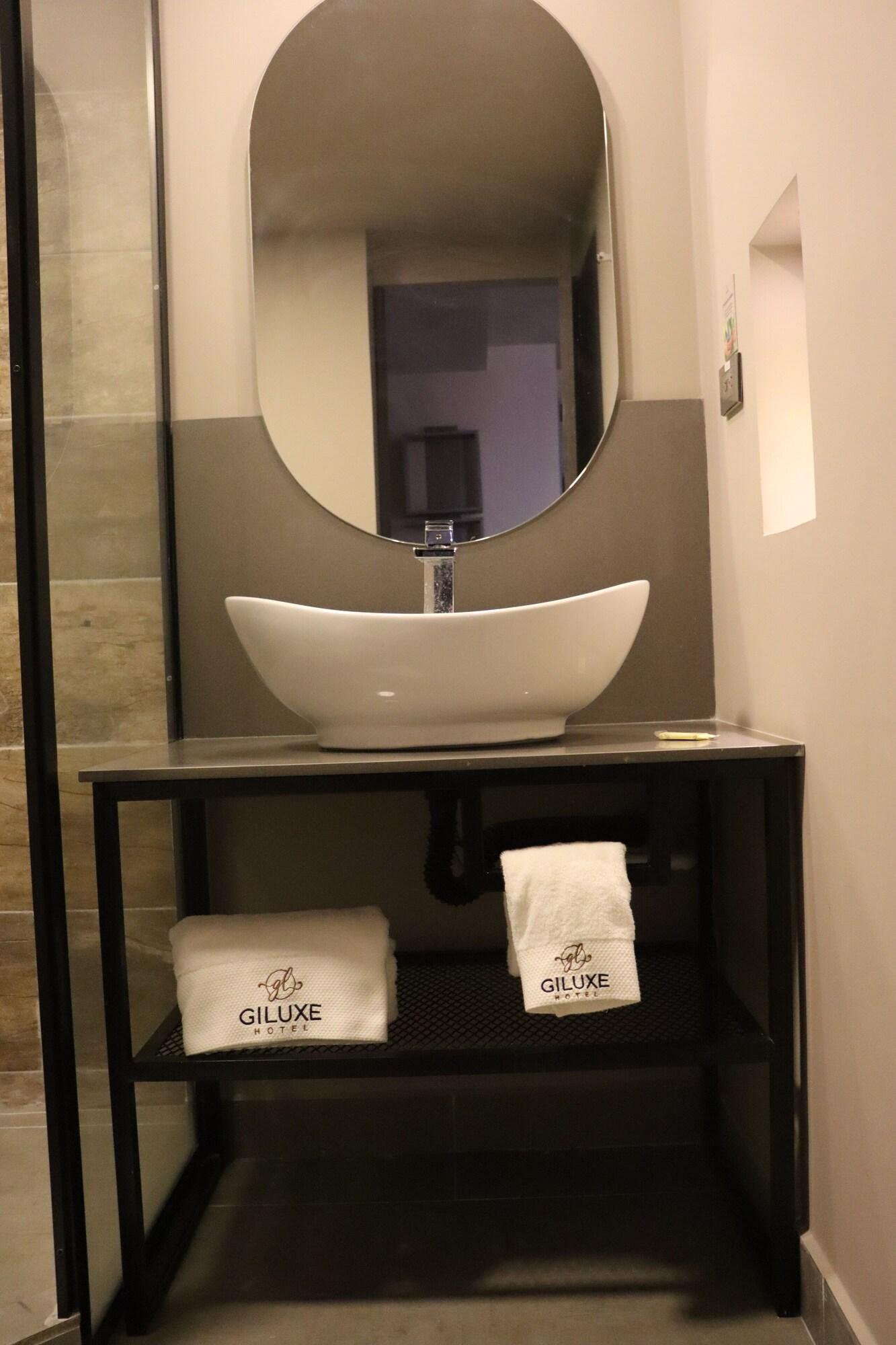 Equipamiento de Habitación Giluxe Hotel