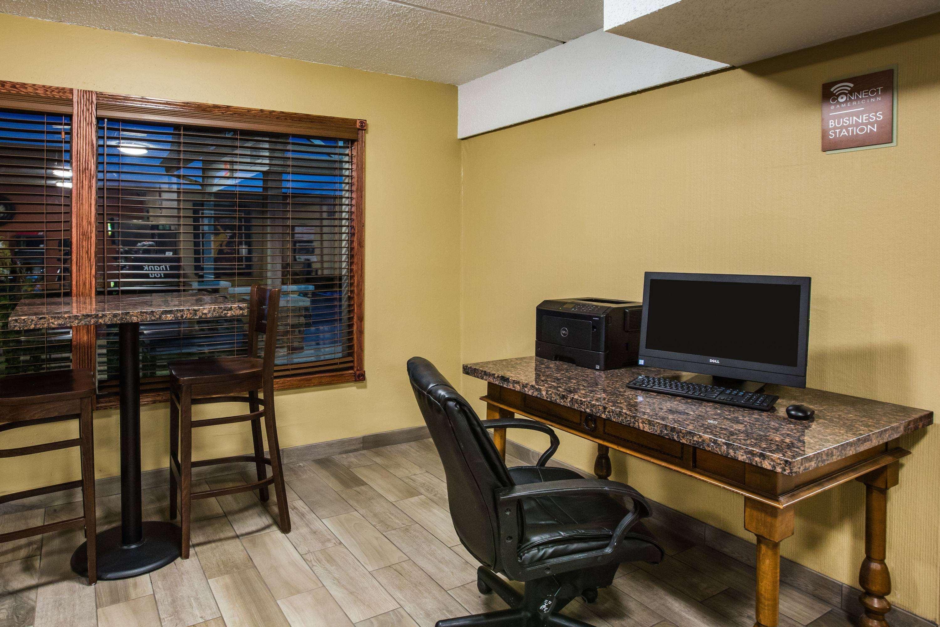 Centro de Negocios AmericInn by Wyndham Baxter Brainerd