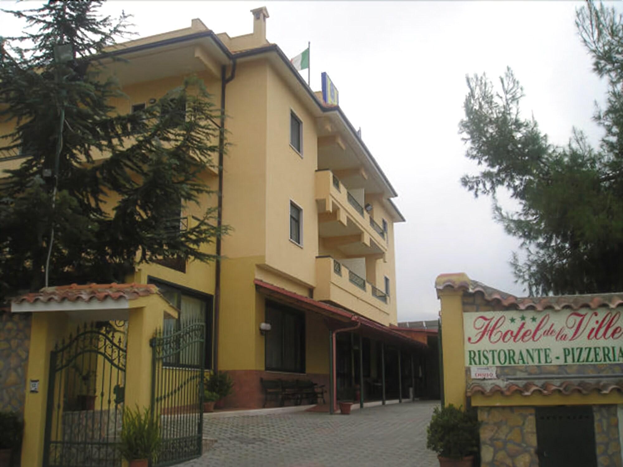 Varios Hotel De La Ville