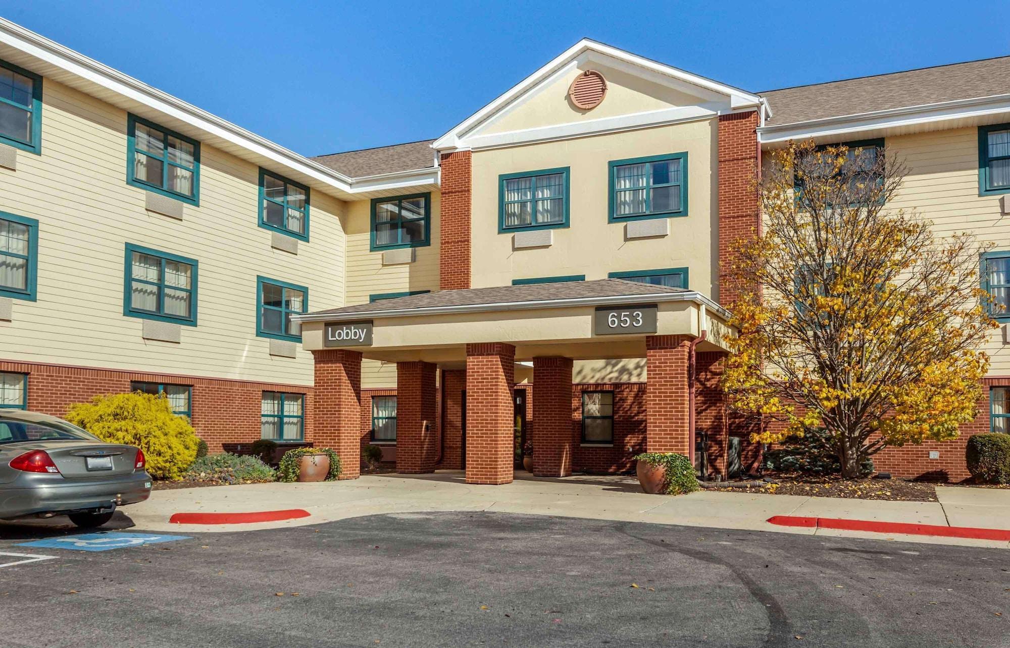 Vista Exterior Extended Stay America Suites Rockford I90