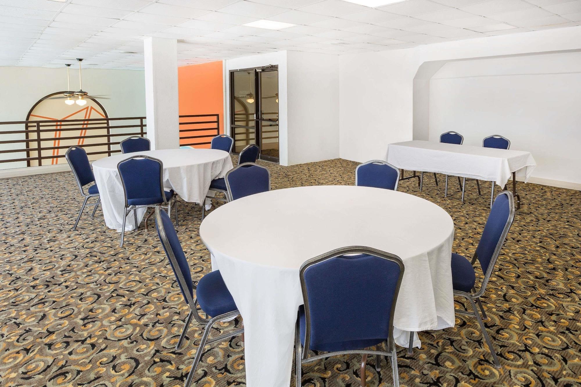 Restaurant Howard Johnson by Wyndham Williamsburg
