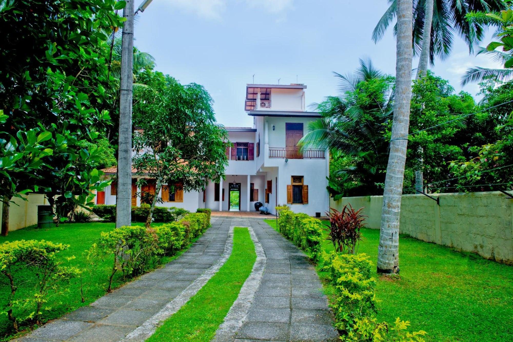 Vista Exterior Okvin River Villa