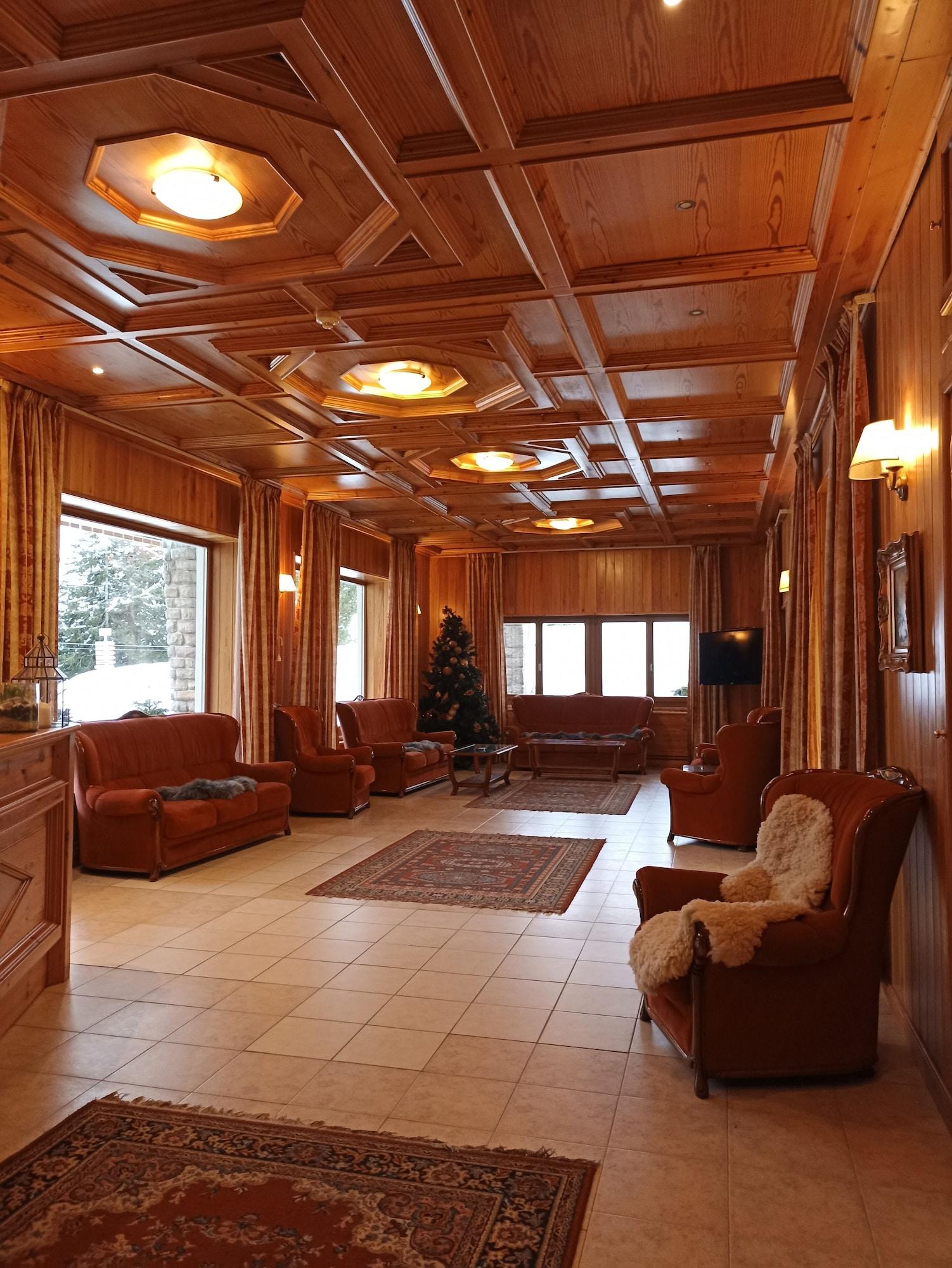 Vista Lobby PLOSE Parkhotel & Residence