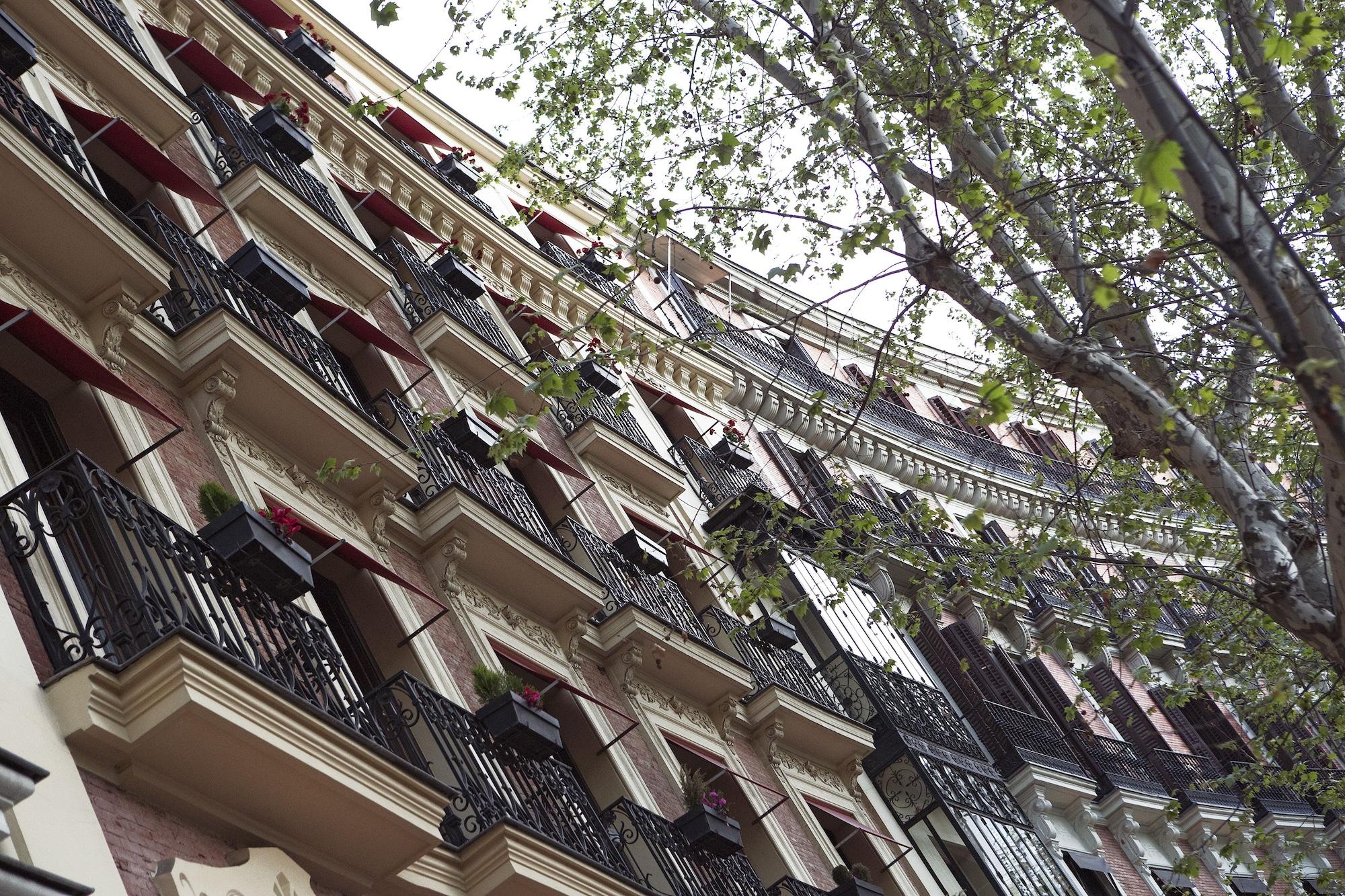 Vista Exterior Hospes Puerta de Alcalá, a Member of Design Hotels