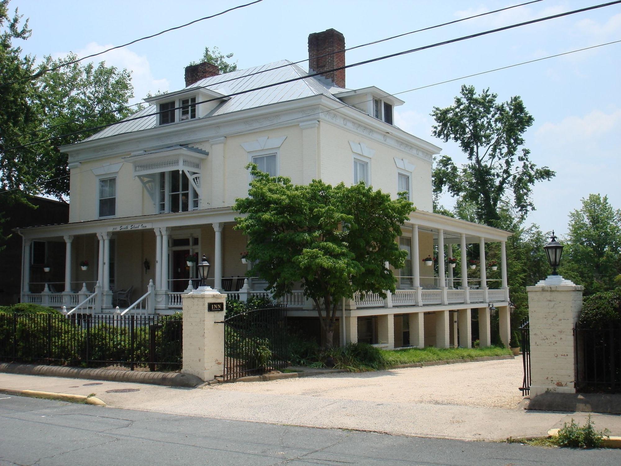 Vista Exterior 200 South Street Inn